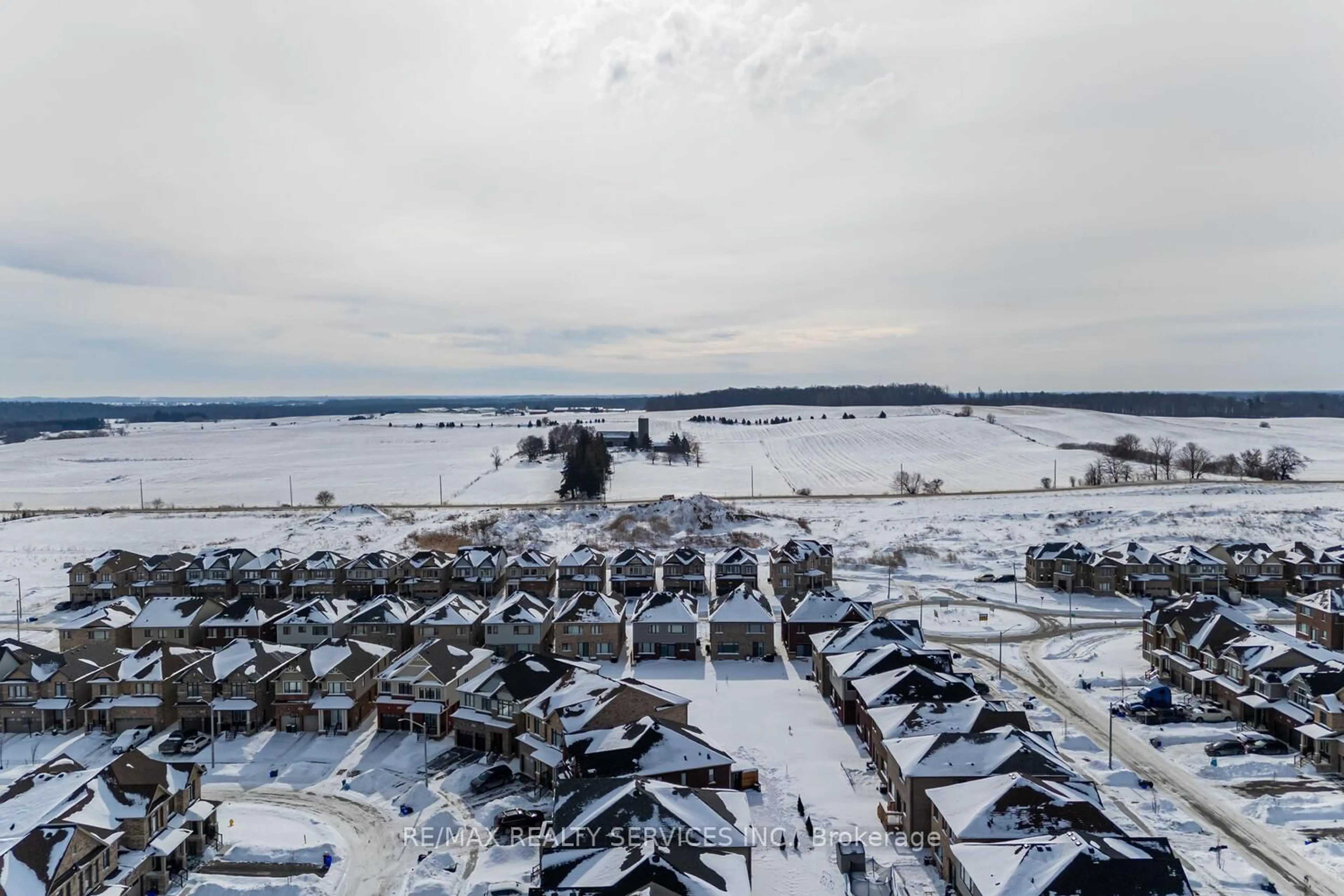 A pic from outside/outdoor area/front of a property/back of a property/a pic from drone, water/lake/river/ocean view for 189 Leslie Davis St, North Dumfries Ontario N0B 1E0