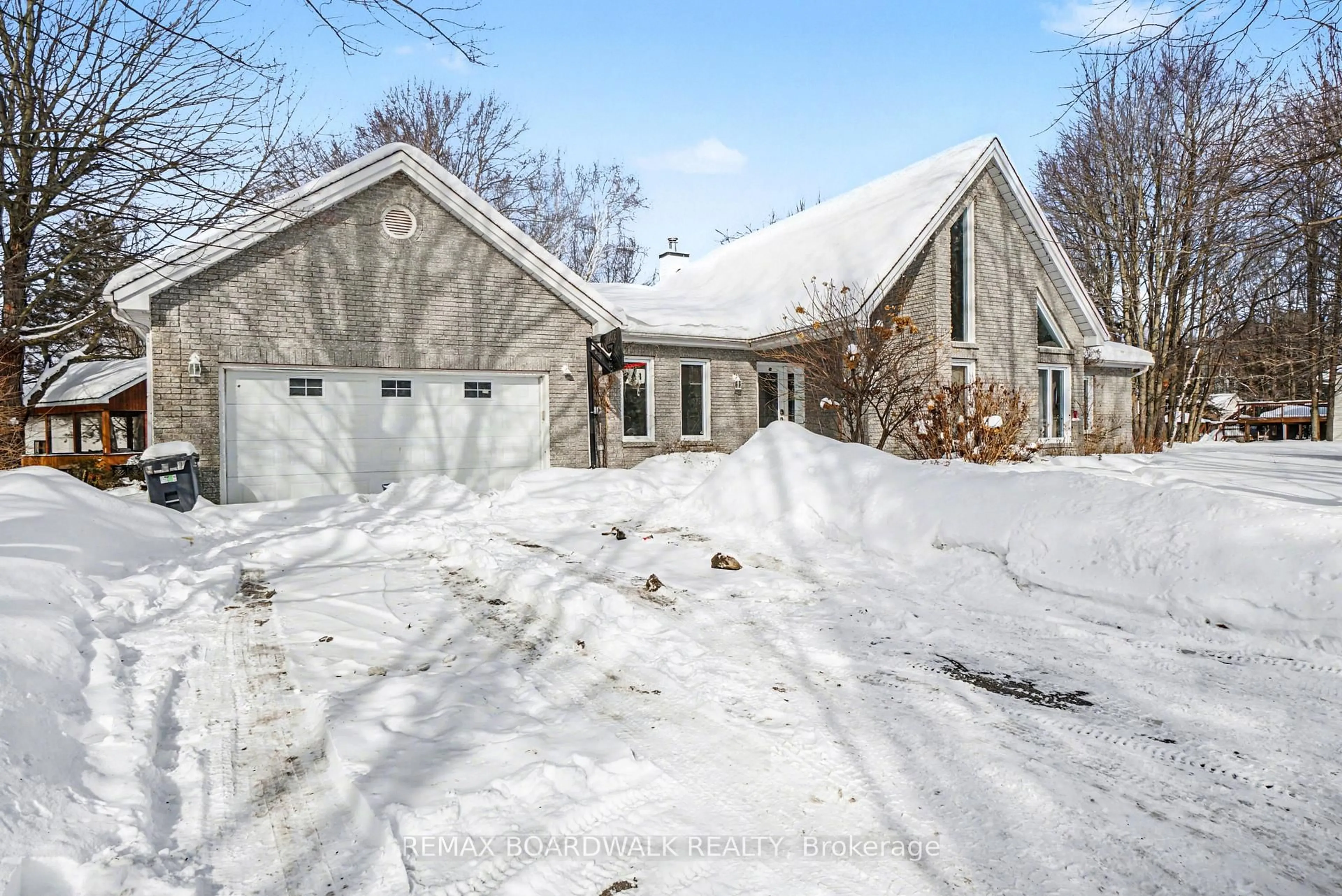 A pic from outside/outdoor area/front of a property/back of a property/a pic from drone, street for 70 Linda St, The Nation Ontario K0A 2M0