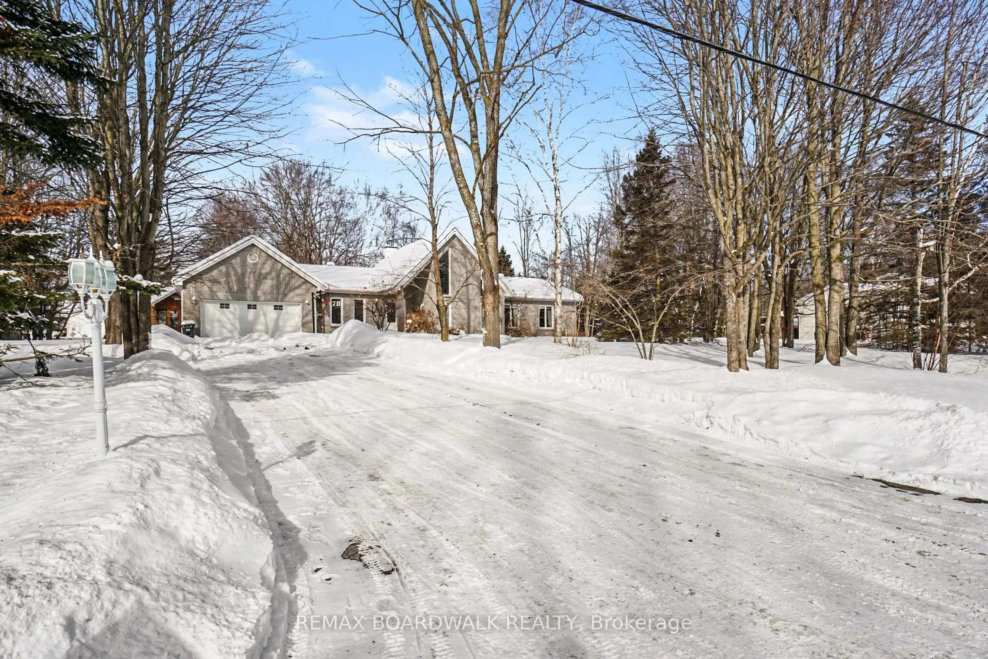 A pic from outside/outdoor area/front of a property/back of a property/a pic from drone, street for 70 Linda St, The Nation Ontario K0A 2M0