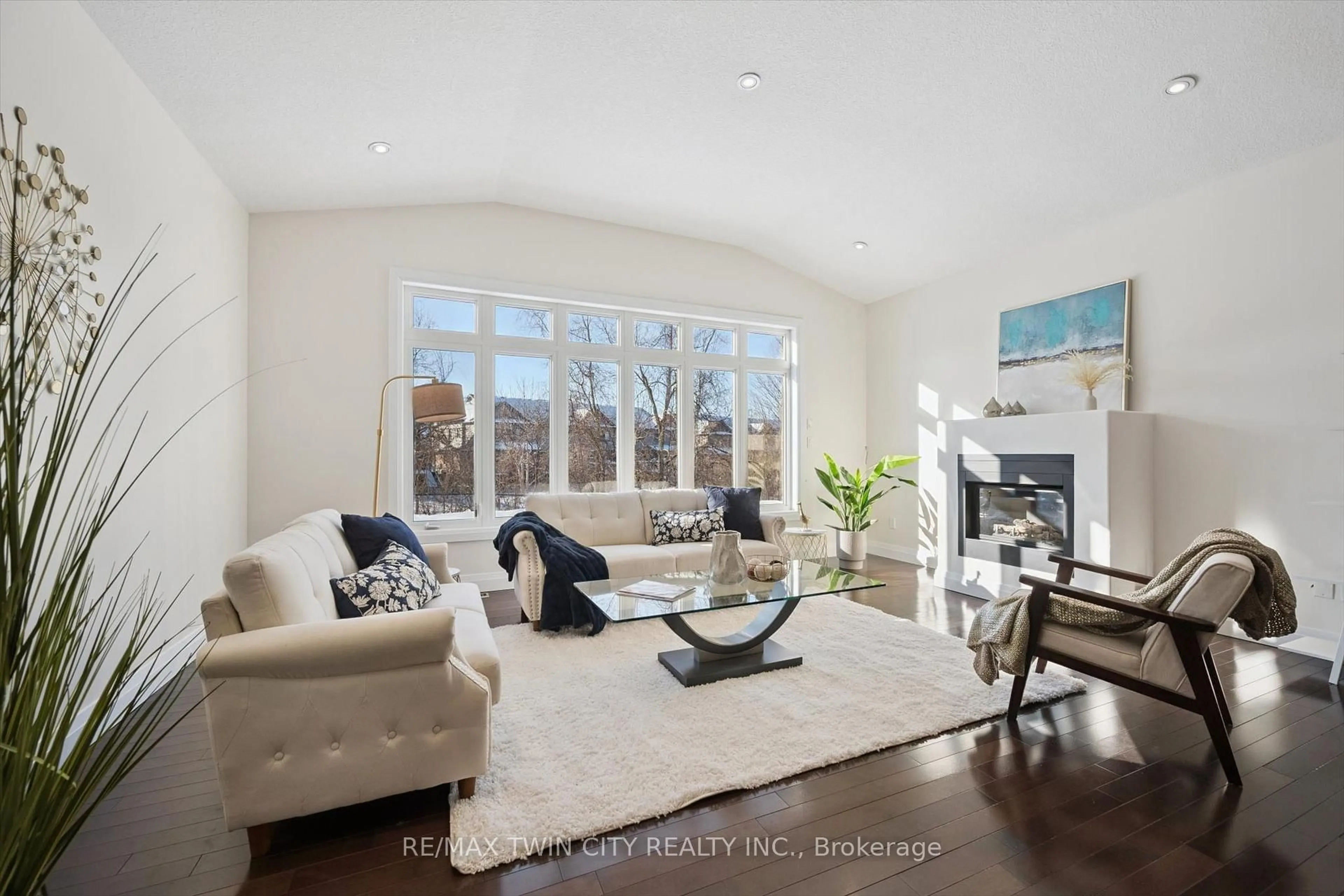 Living room with furniture, unknown for 556 Netherwood Cres, Kitchener Ontario N2P 0B8