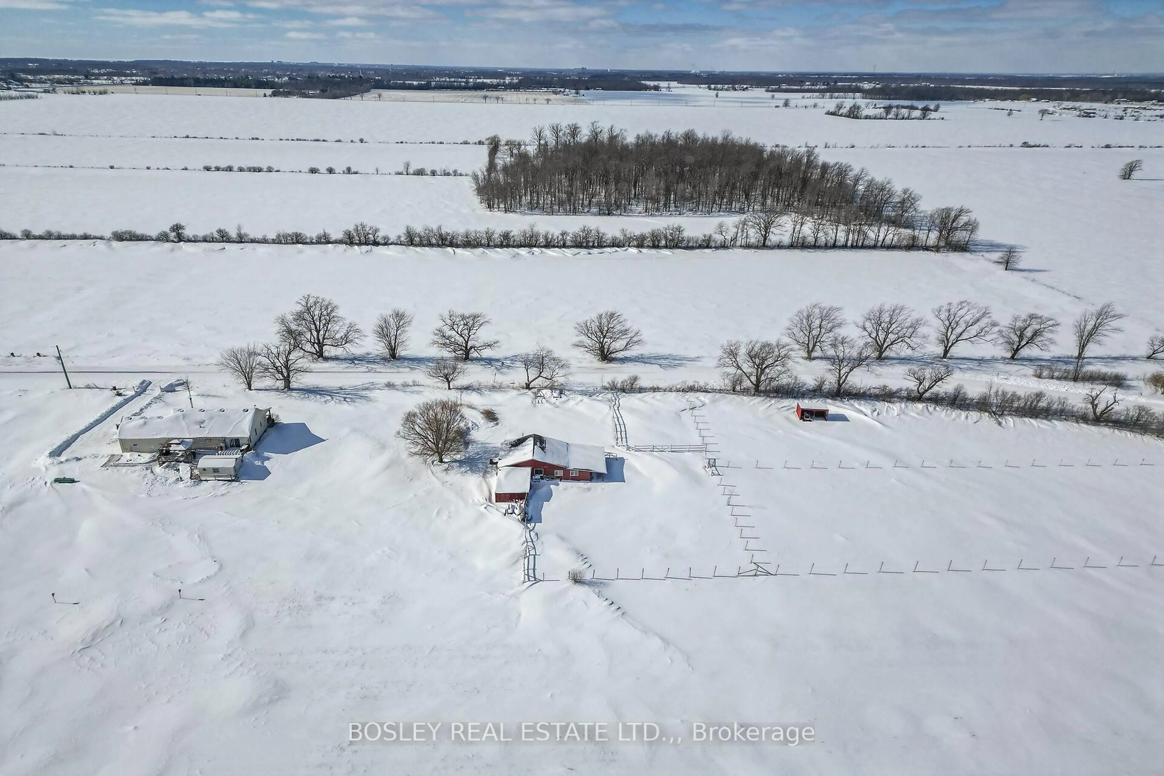 A pic from outside/outdoor area/front of a property/back of a property/a pic from drone, water/lake/river/ocean view for 910 Holloway Bay Rd, Fort Erie Ontario L0S 1N0