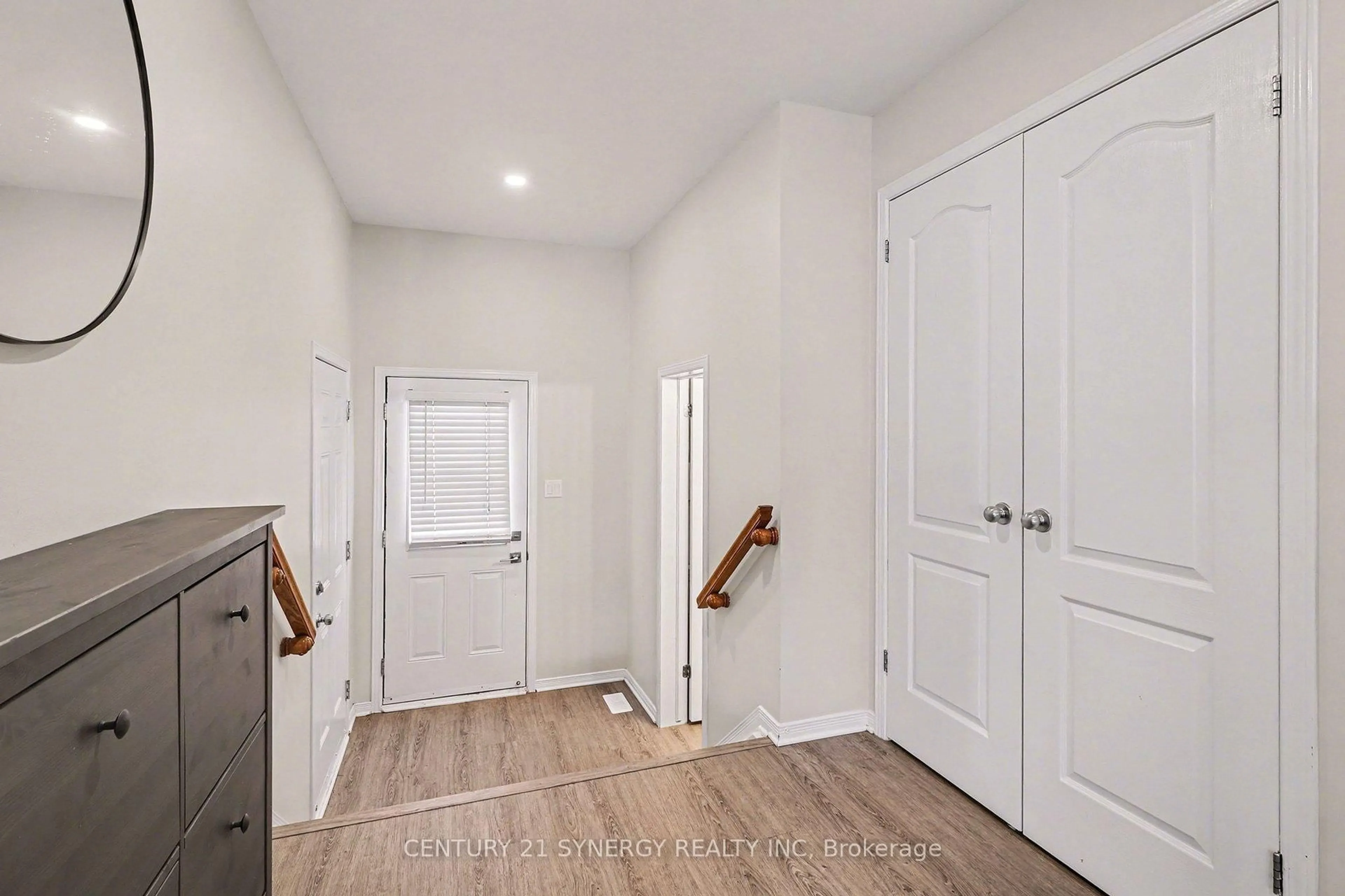 Indoor entryway for 322 Selene Way, Ottawa Ontario K4A 0G7
