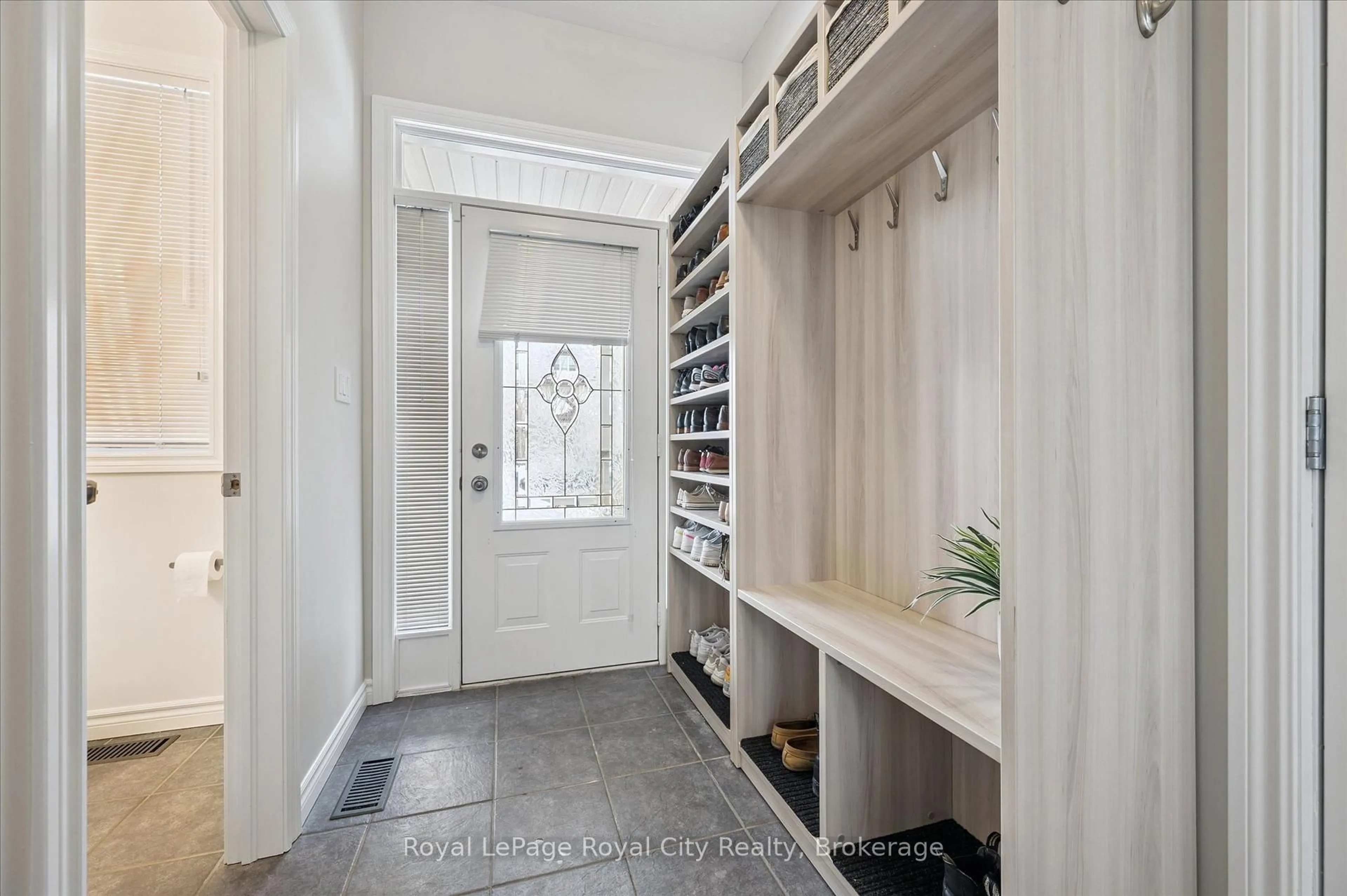 Indoor entryway for 273 Carrington Dr, Guelph Ontario N1G 5H3