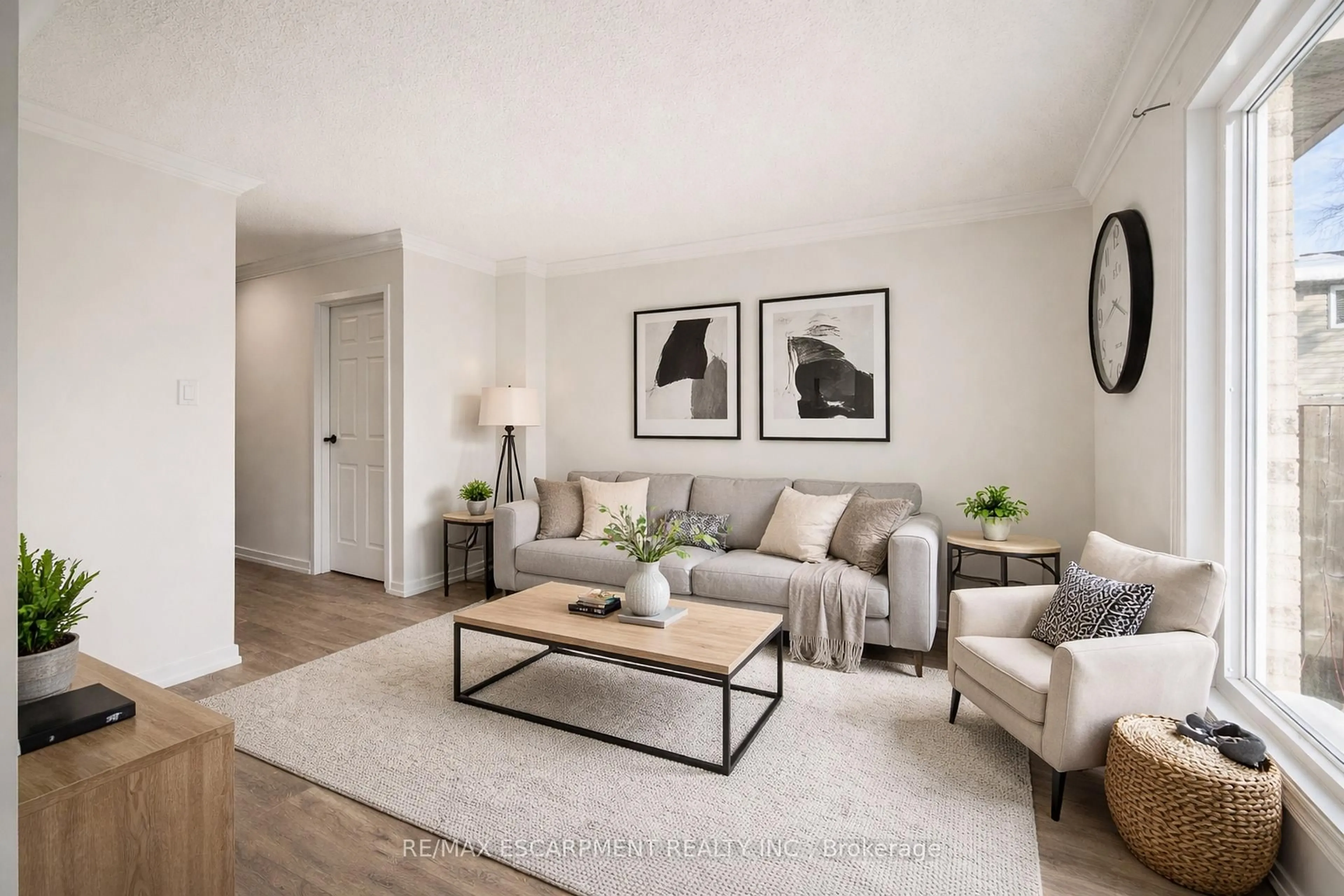 Living room with furniture, wood/laminate floor for 33 Rochelle Ave #41, Hamilton Ontario L8W 1P9