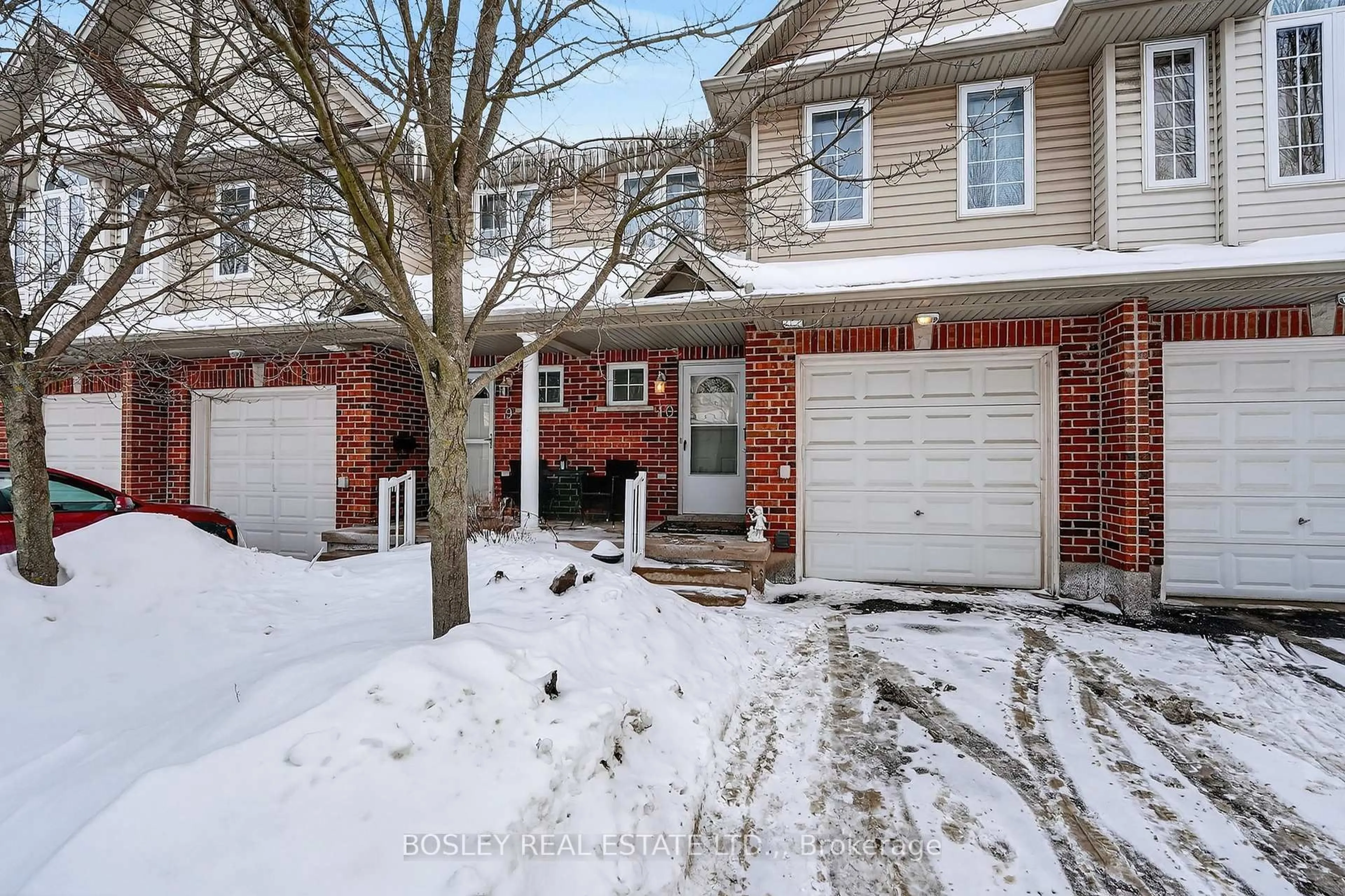 A pic from outside/outdoor area/front of a property/back of a property/a pic from drone, street for 6263 Valley Way #10, Niagara Falls Ontario L2E 0A1