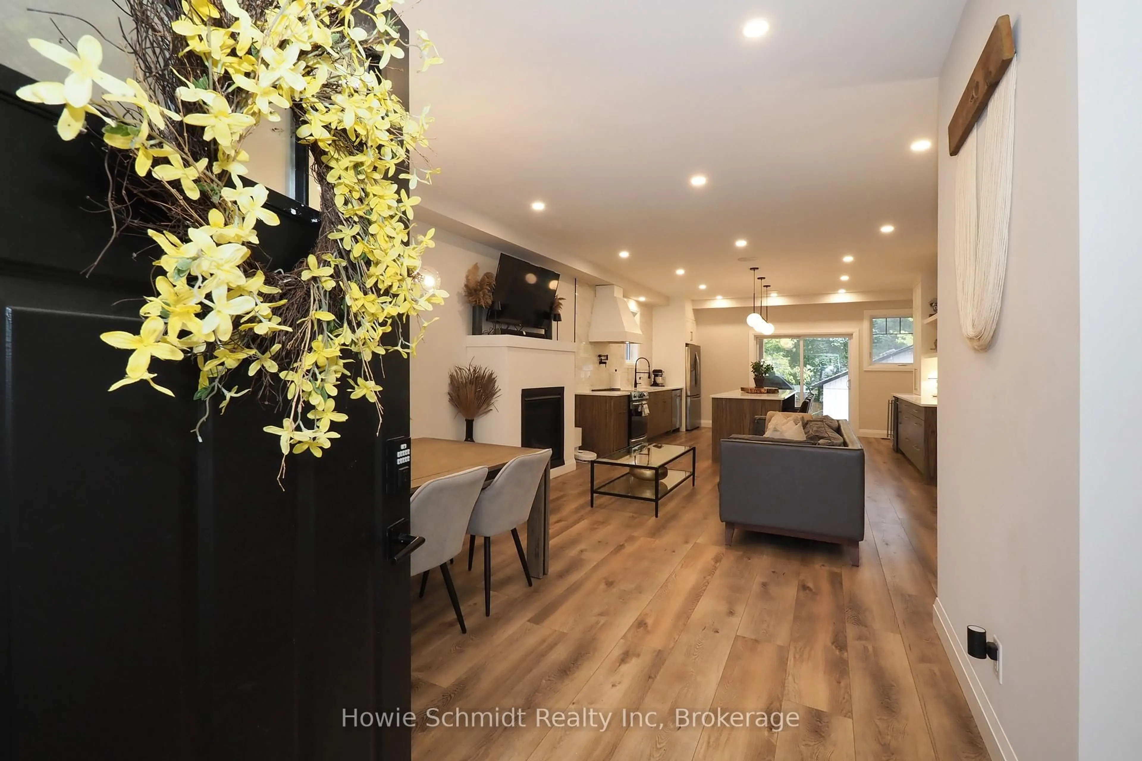 Indoor entryway for 238 Eagle St, Cambridge Ontario N3H 1E4