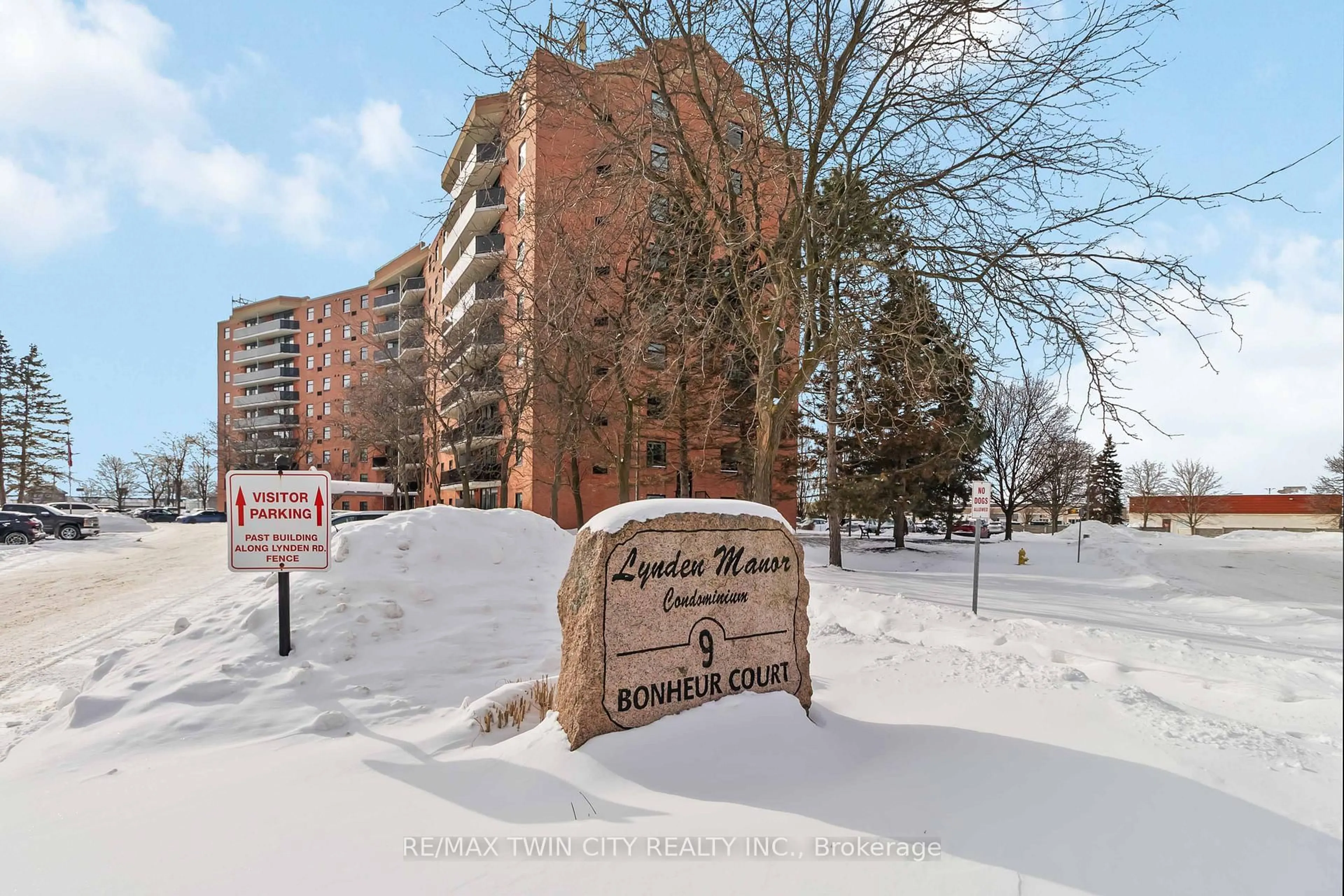 Indoor foyer for 9 Bonheur Crt #505, Brantford Ontario N3P 1Z5