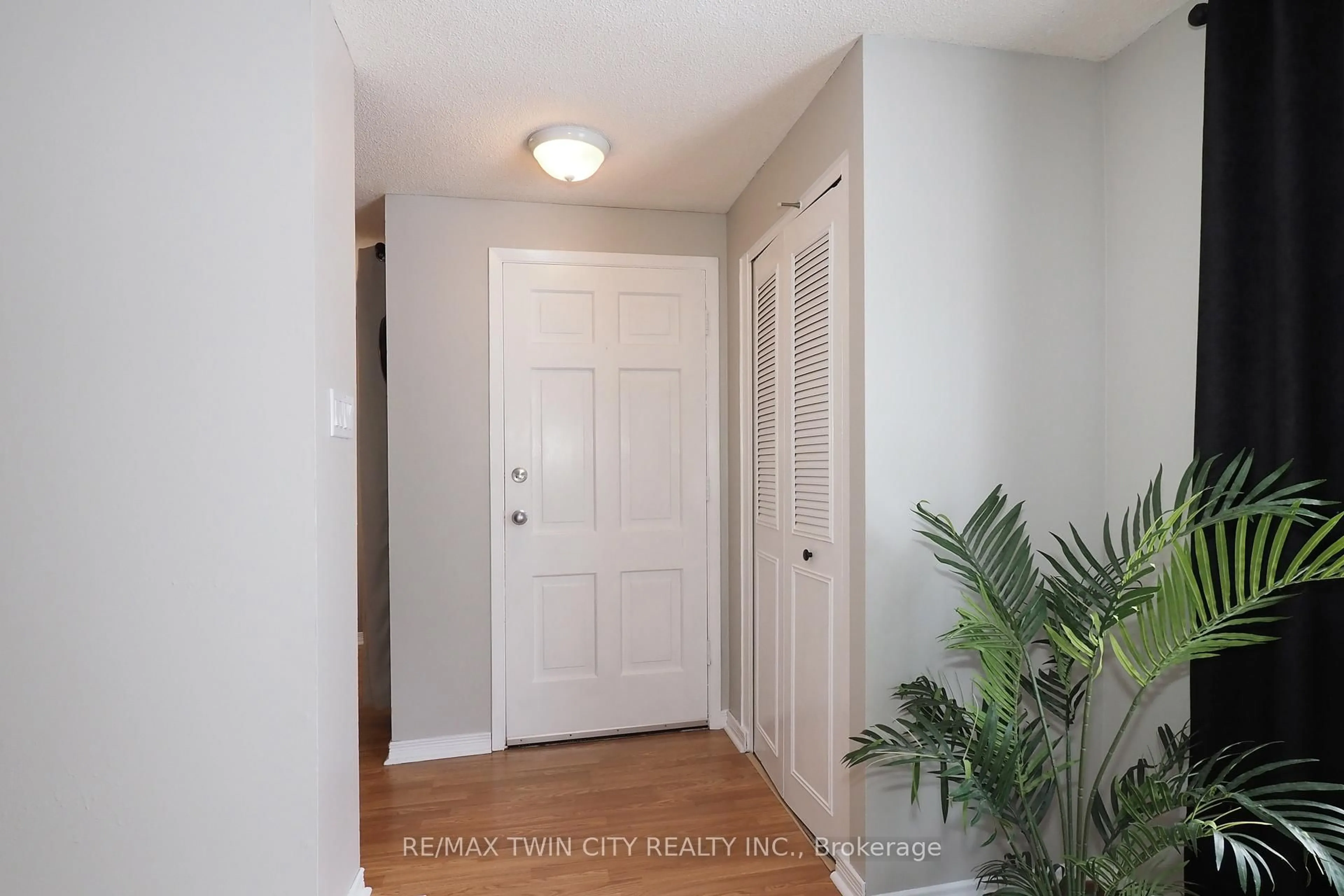 Indoor entryway for 24 Blackwell Dr, Kitchener Ontario N2N 1P5