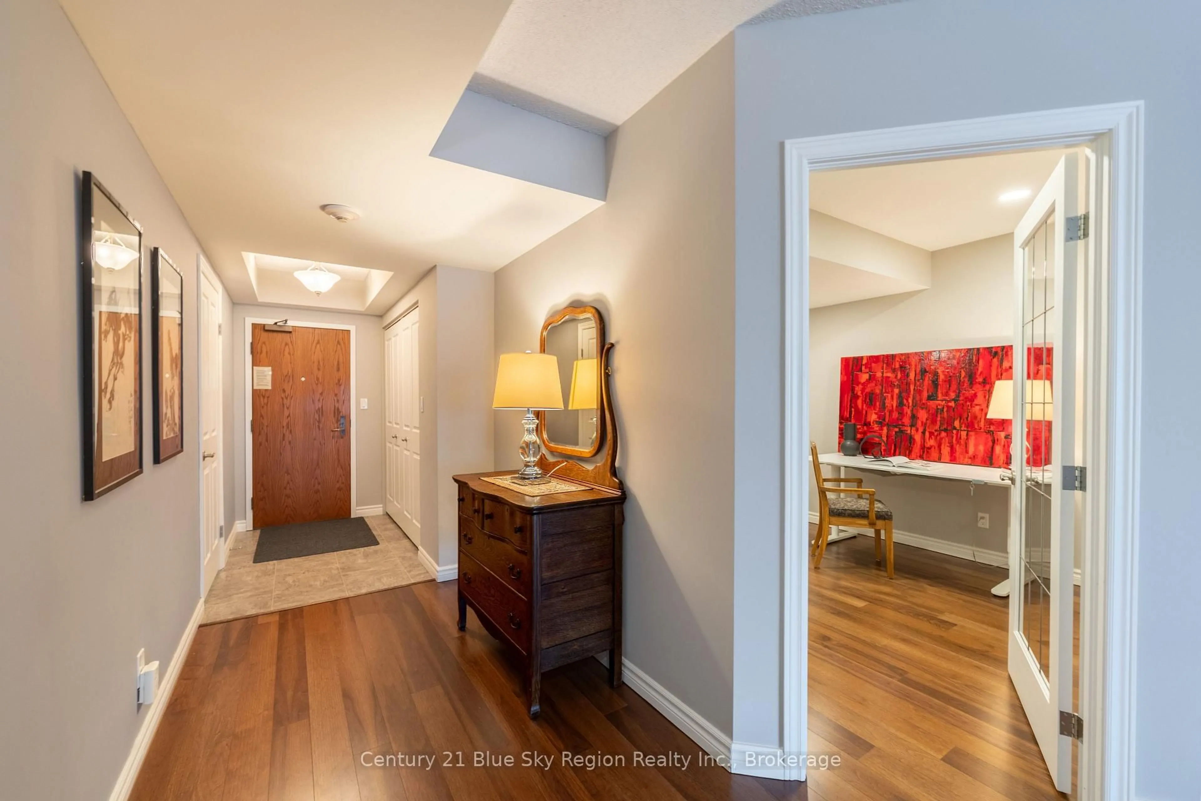 Indoor entryway for 155 Timmins St #301, North Bay Ontario P1B 9K8