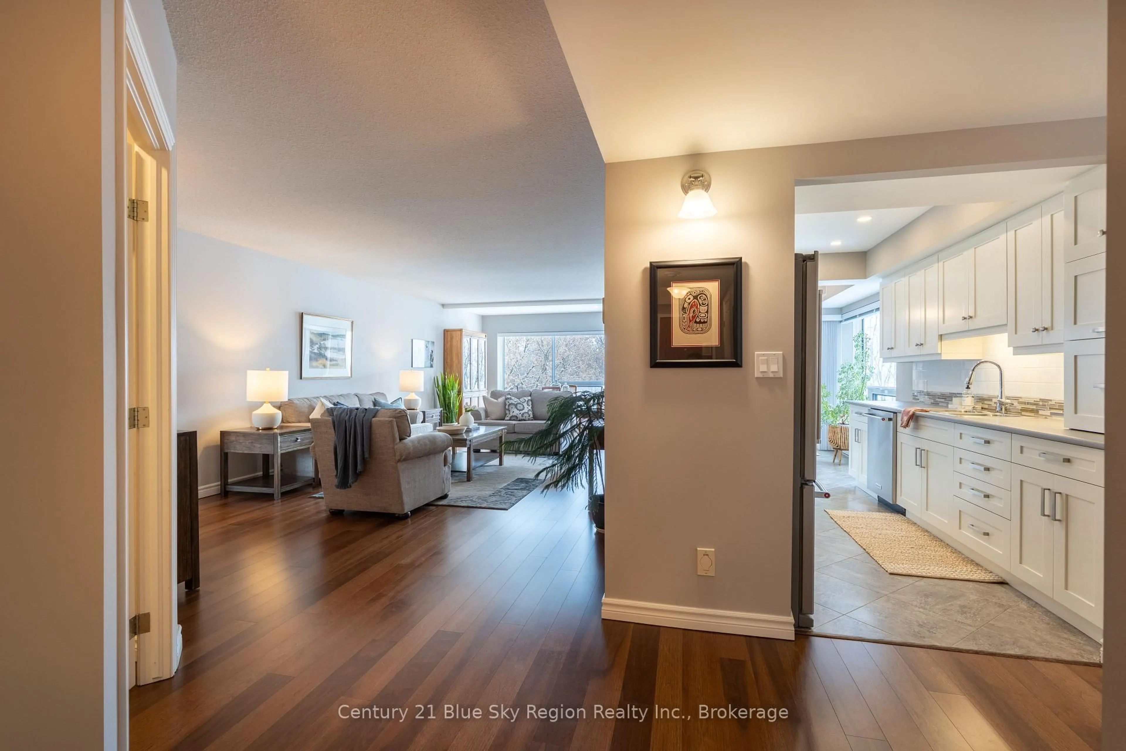 Indoor entryway for 155 Timmins St #301, North Bay Ontario P1B 9K8