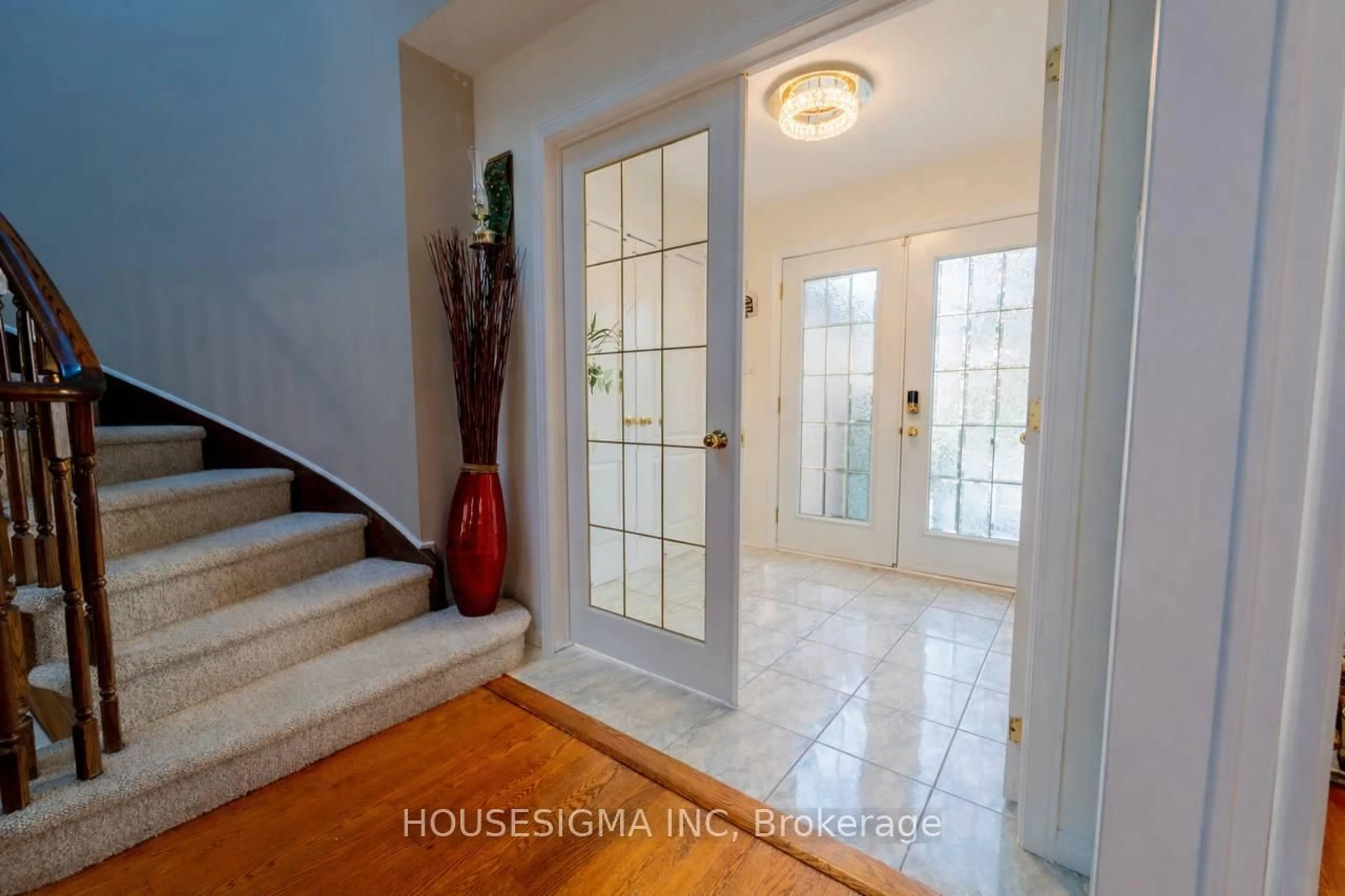 Indoor entryway for 566 Falwyn Cres, Orleans Ontario K4A 2A4