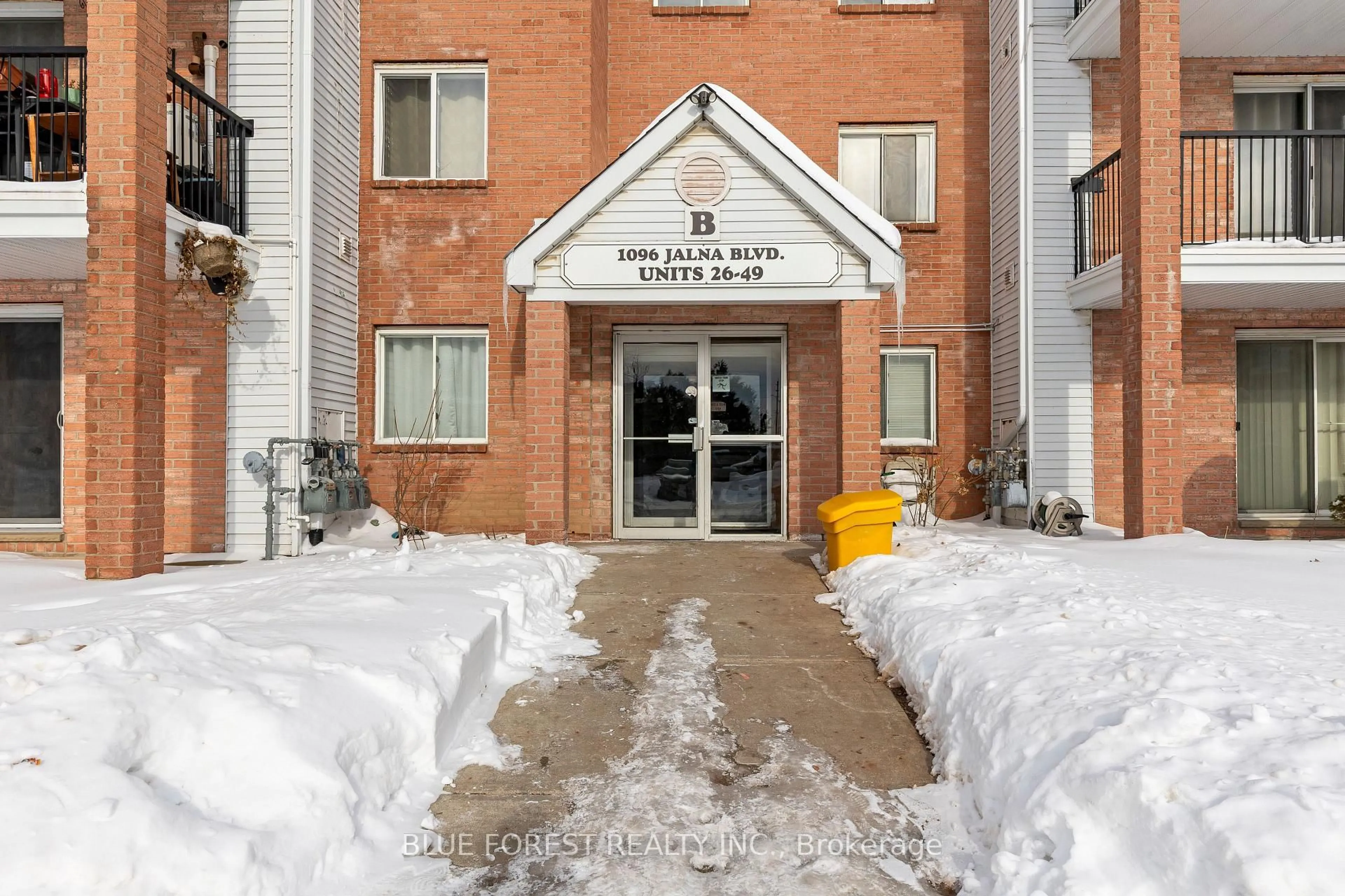 Indoor foyer for 1096 JALNA Blvd #41, London South Ontario N6E 3B8