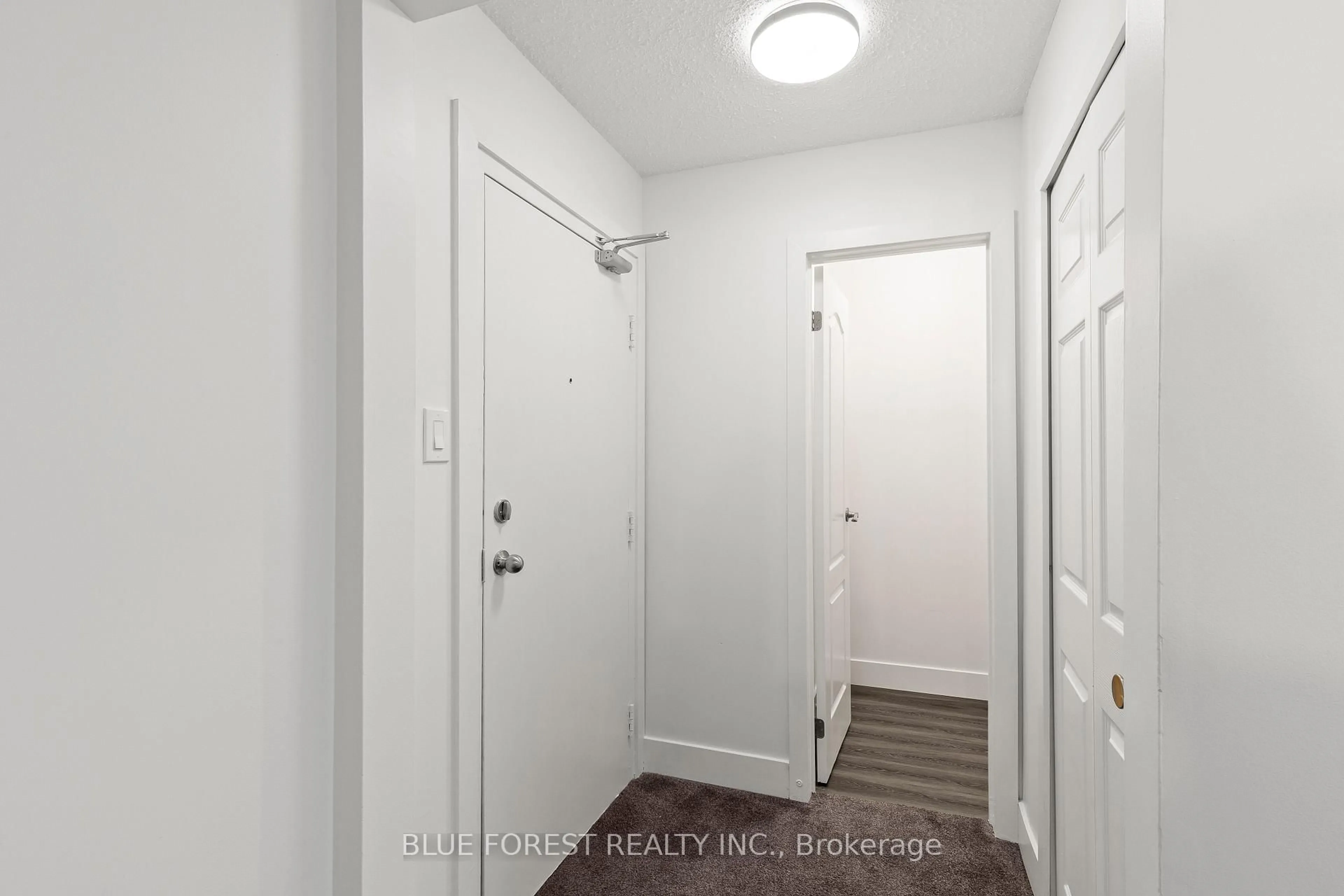 Indoor entryway for 1096 JALNA Blvd #41, London South Ontario N6E 3B8