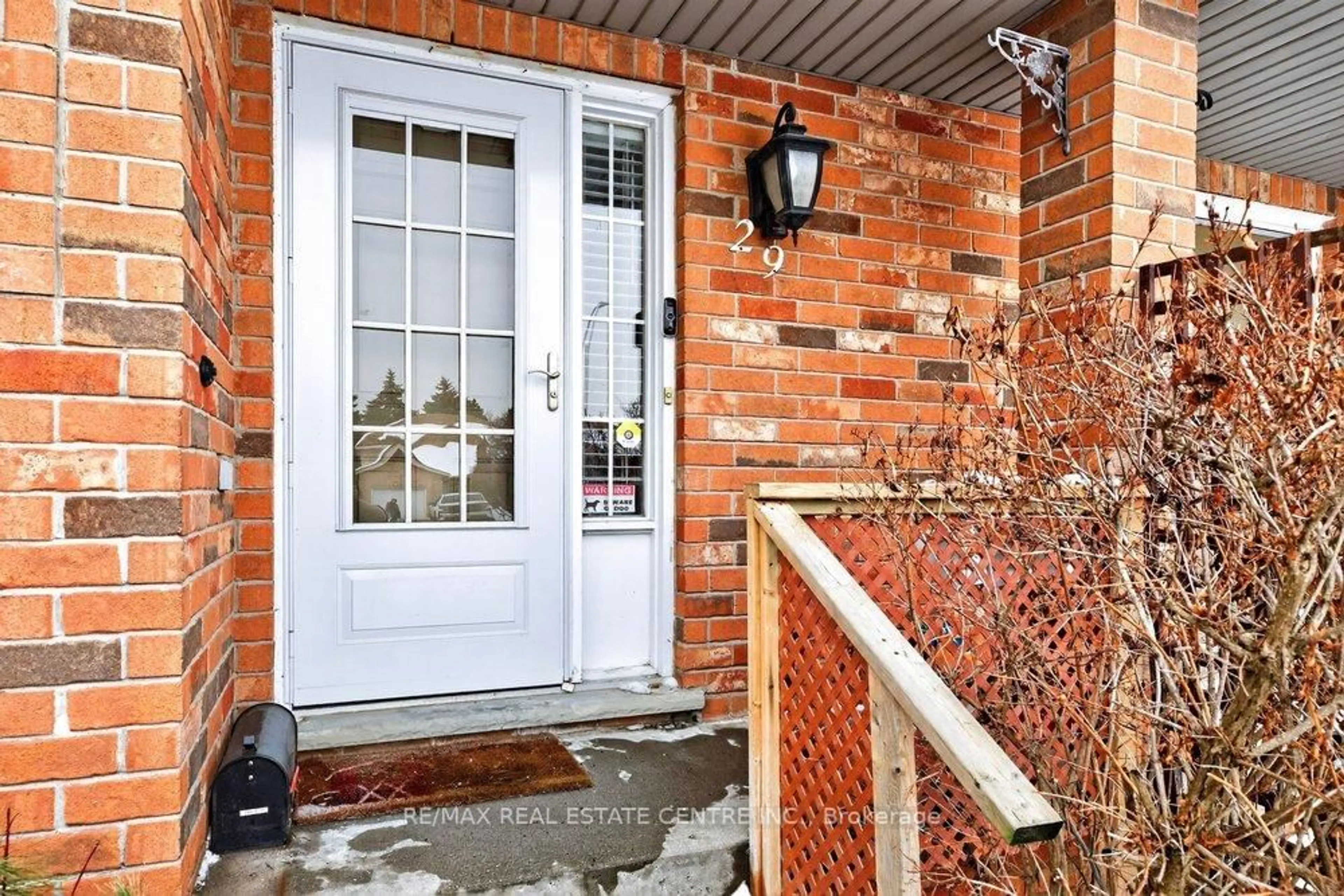 Indoor entryway for 10 Cadham Blvd #29, Hamilton Ontario L8W 3X6