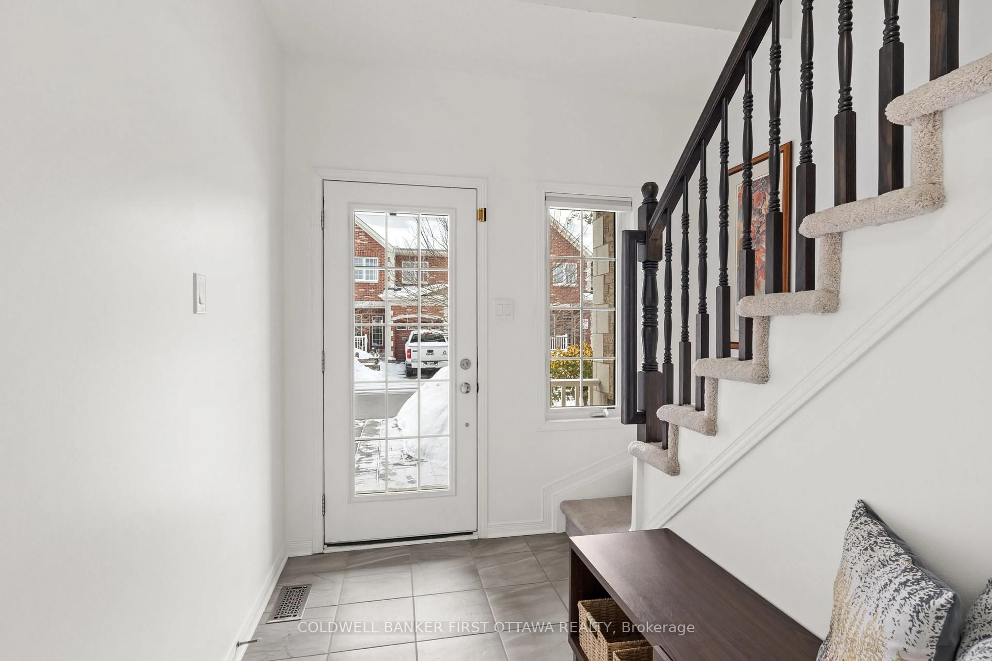 Indoor entryway for 32 Dundalk Private, Ottawa Ontario K2J 0J5