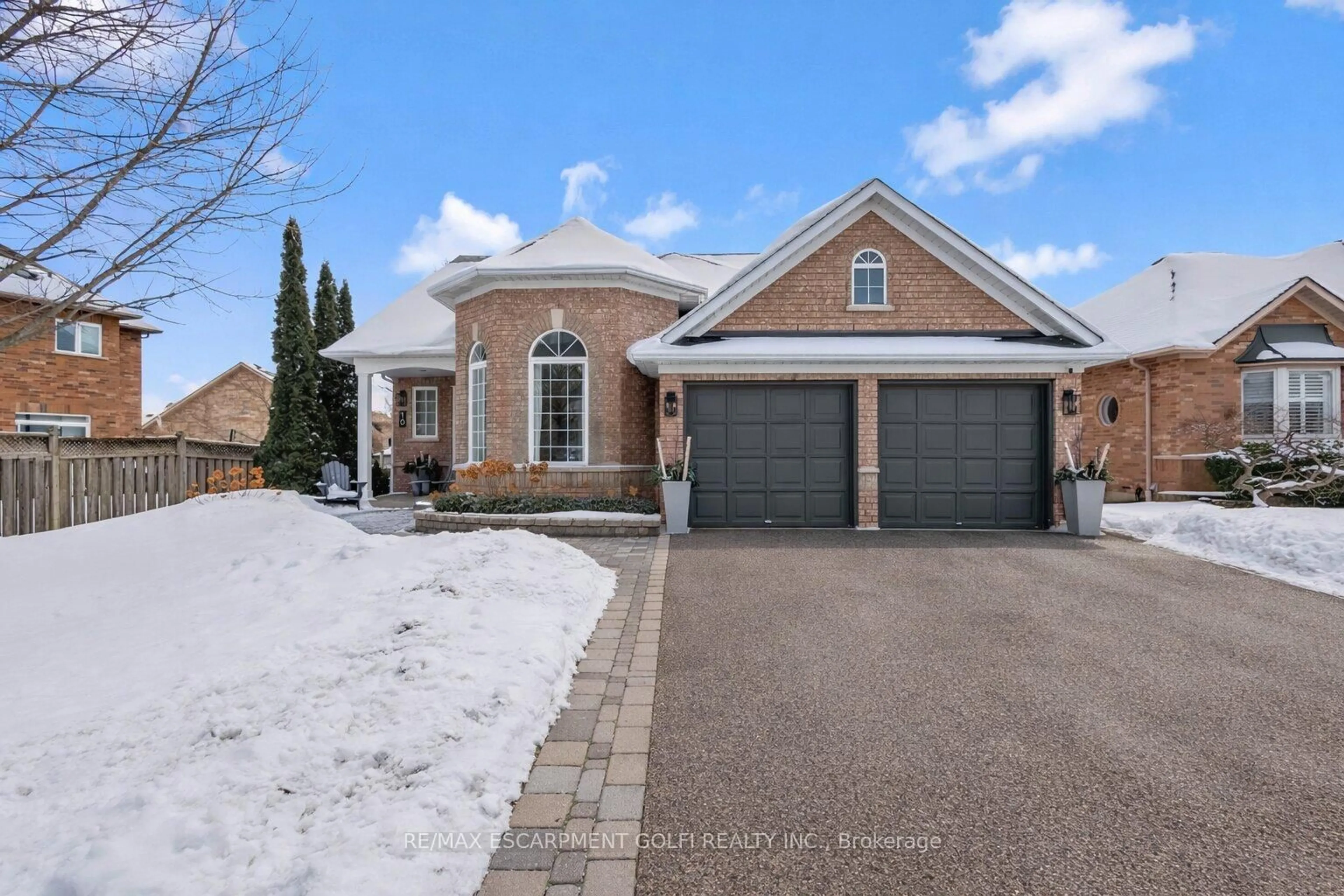 Home with brick exterior material, street for 10 Anderson Crt, Hamilton Ontario L9G 4Z7