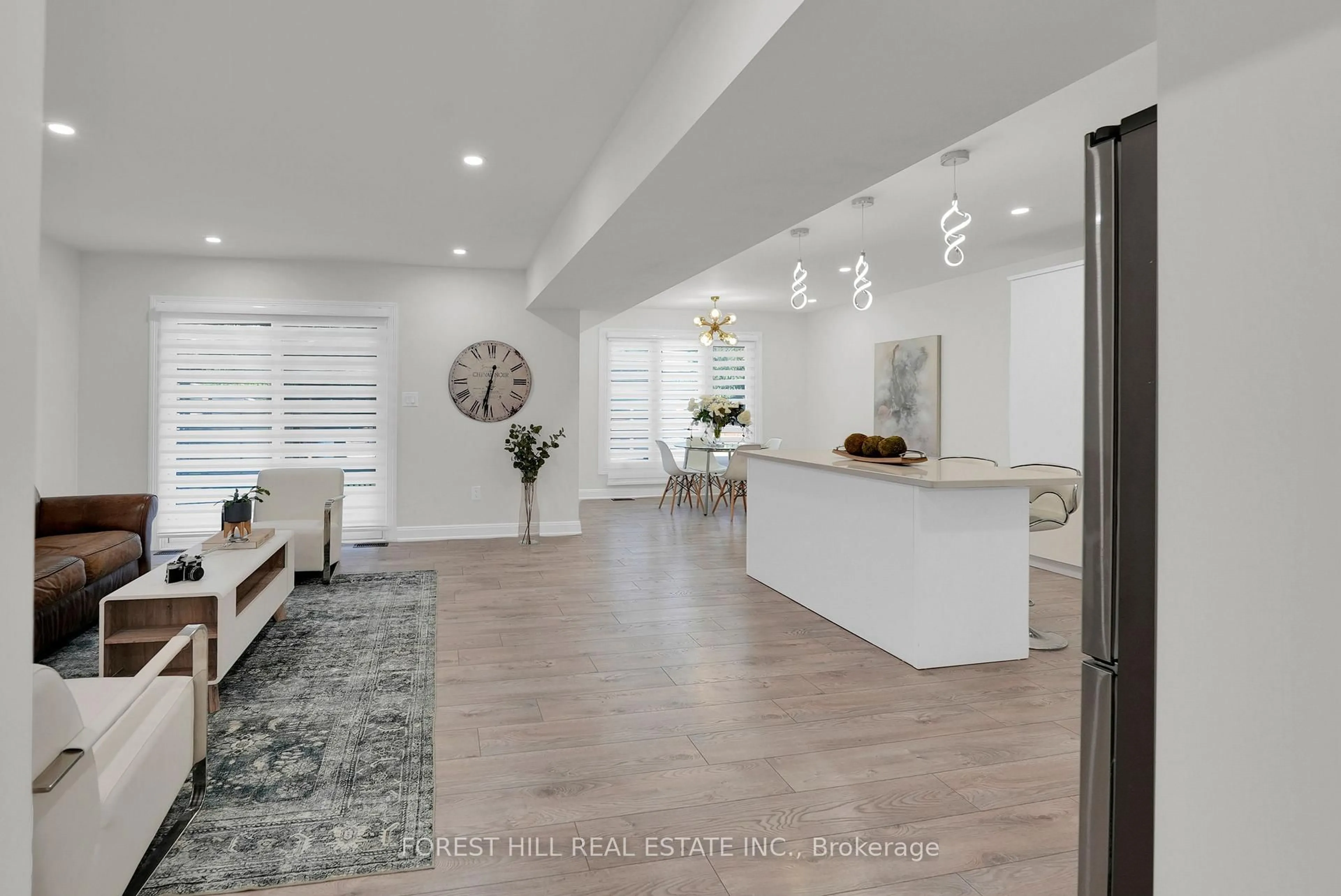 Indoor entryway for 5515 Glenholme Ave, Niagara Falls Ontario L2G 4X8