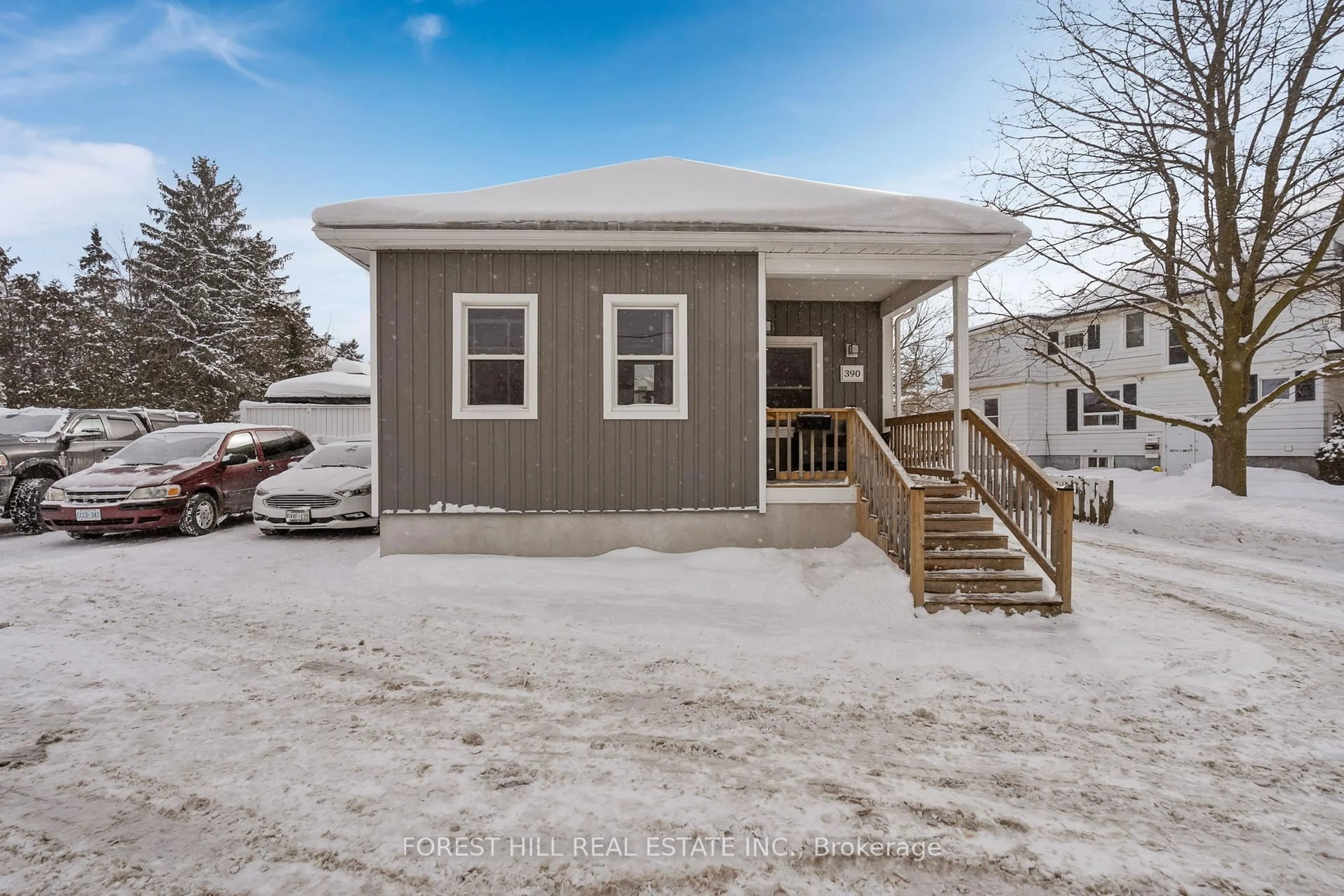 Unknown for 390 Glendale Ave, St. Catharines Ontario L2T 1C2