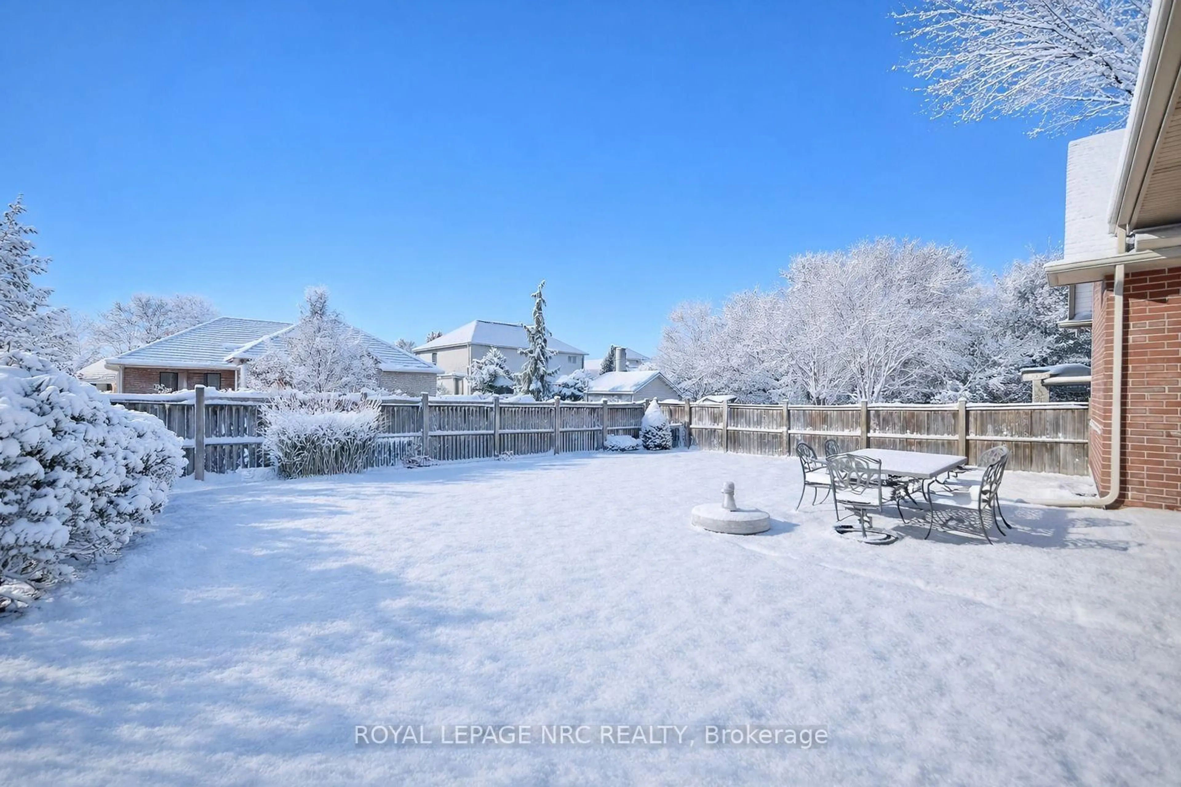 Patio, unknown for 45 Timber Creek Cres, Pelham Ontario L3E 0P3