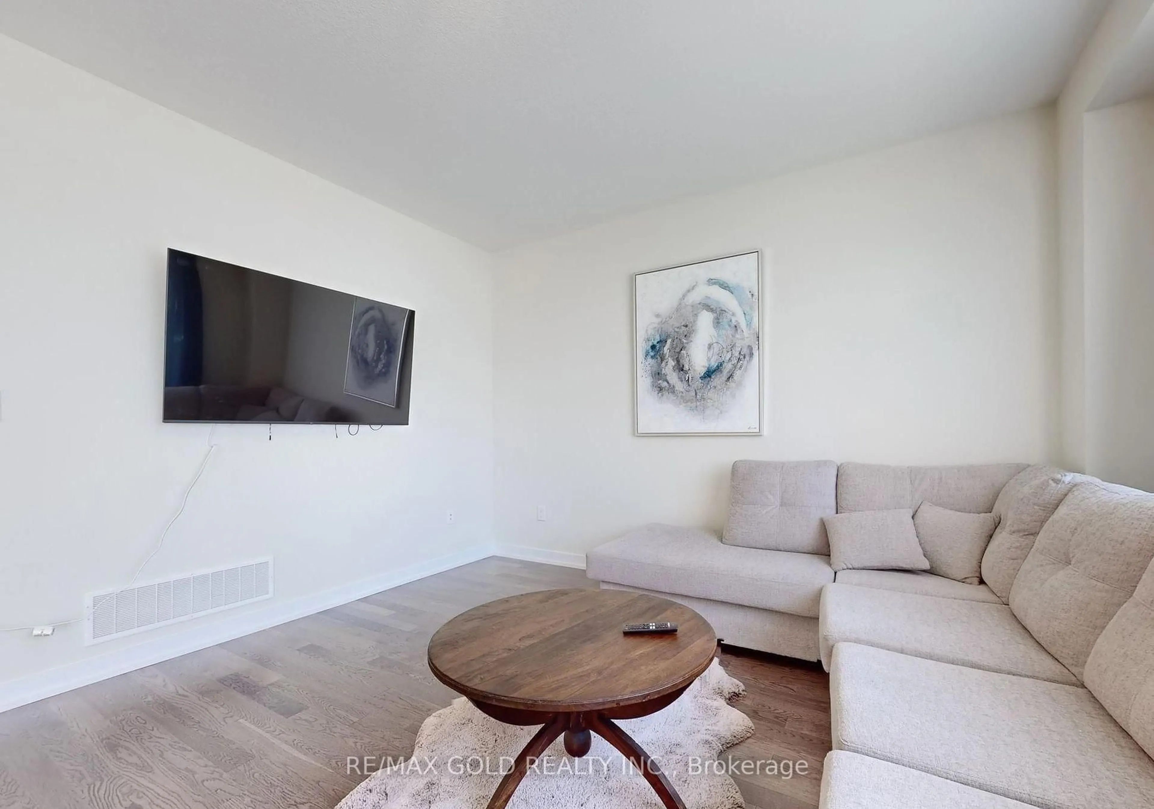 Living room with furniture, unknown for 71 Lavender Rd, Thorold Ontario L3B 0K9