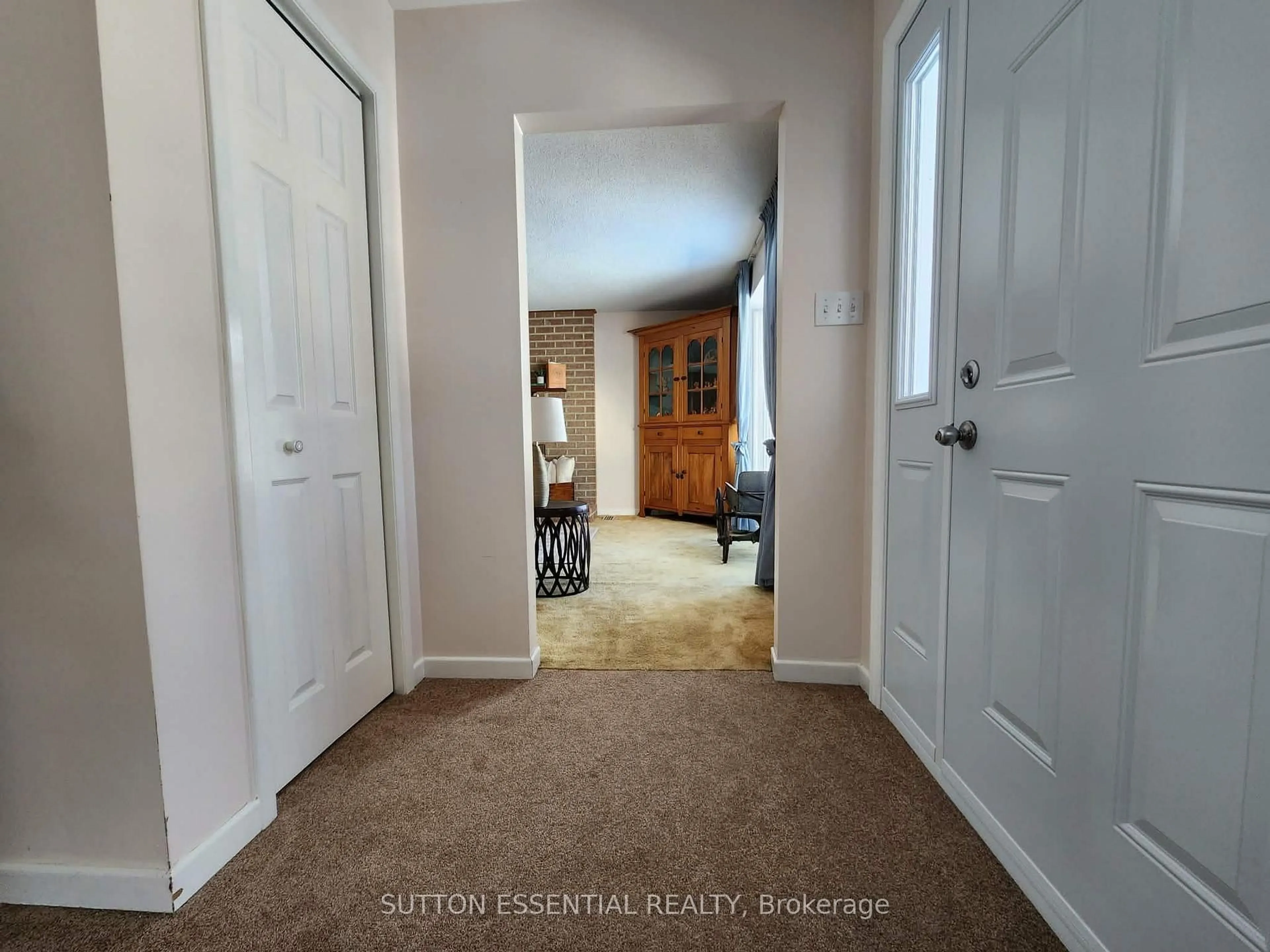 Indoor entryway for 11 Oak St, Augusta Ontario K0E 1P0