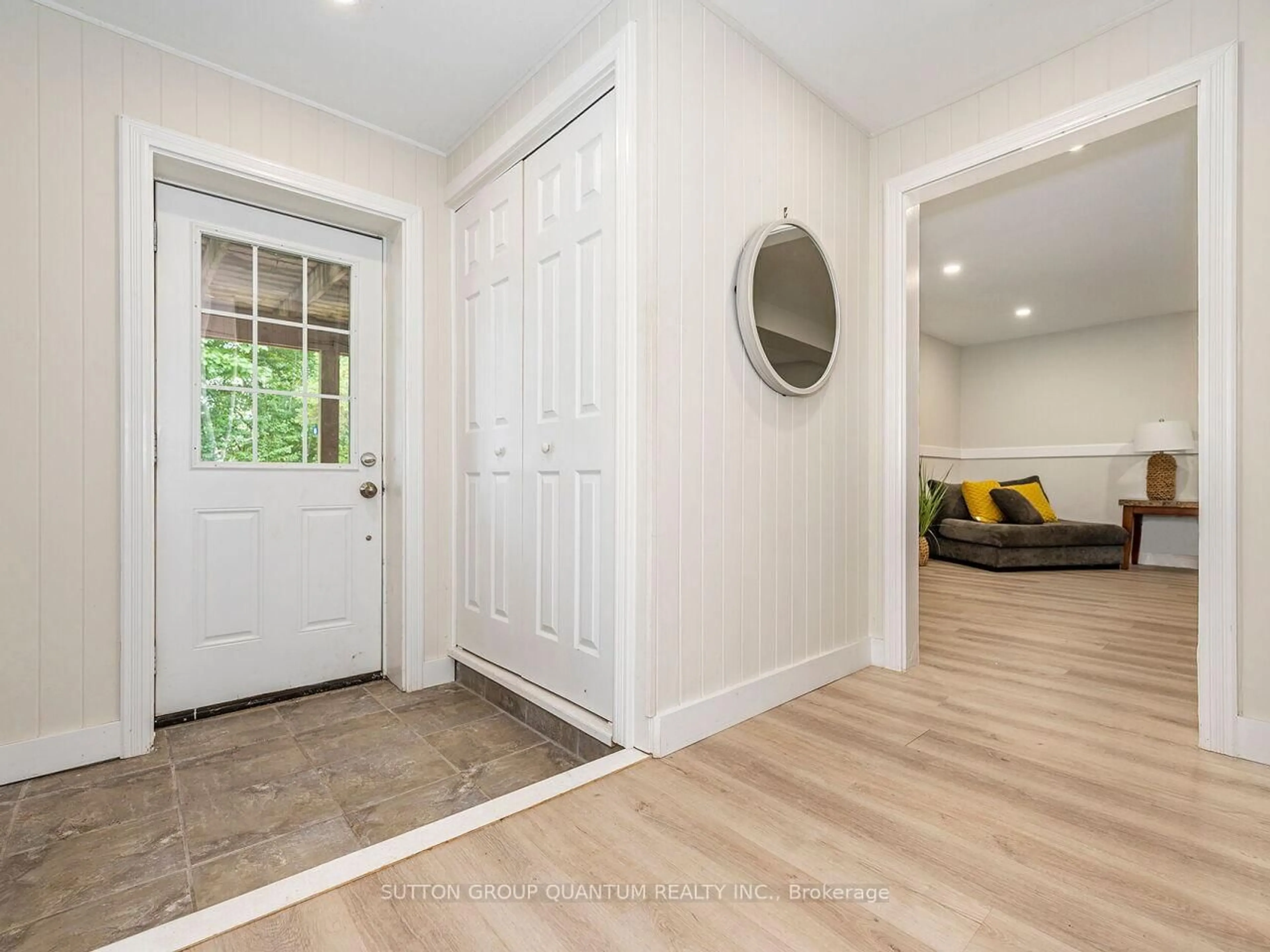 Indoor entryway for 1006 Youngs Rd ##8, Muskoka Lakes Ontario P0B 1J0