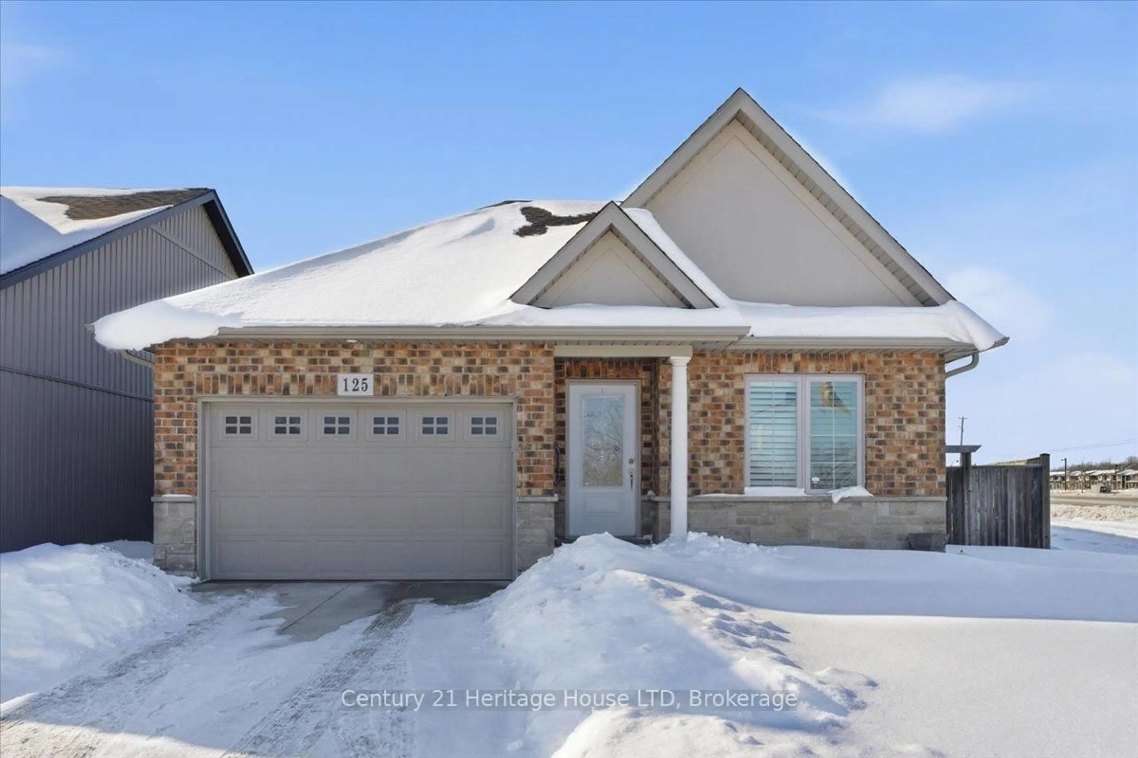 Home with brick exterior material, street for 125 Clare Ave, Welland Ontario L3C 0B7