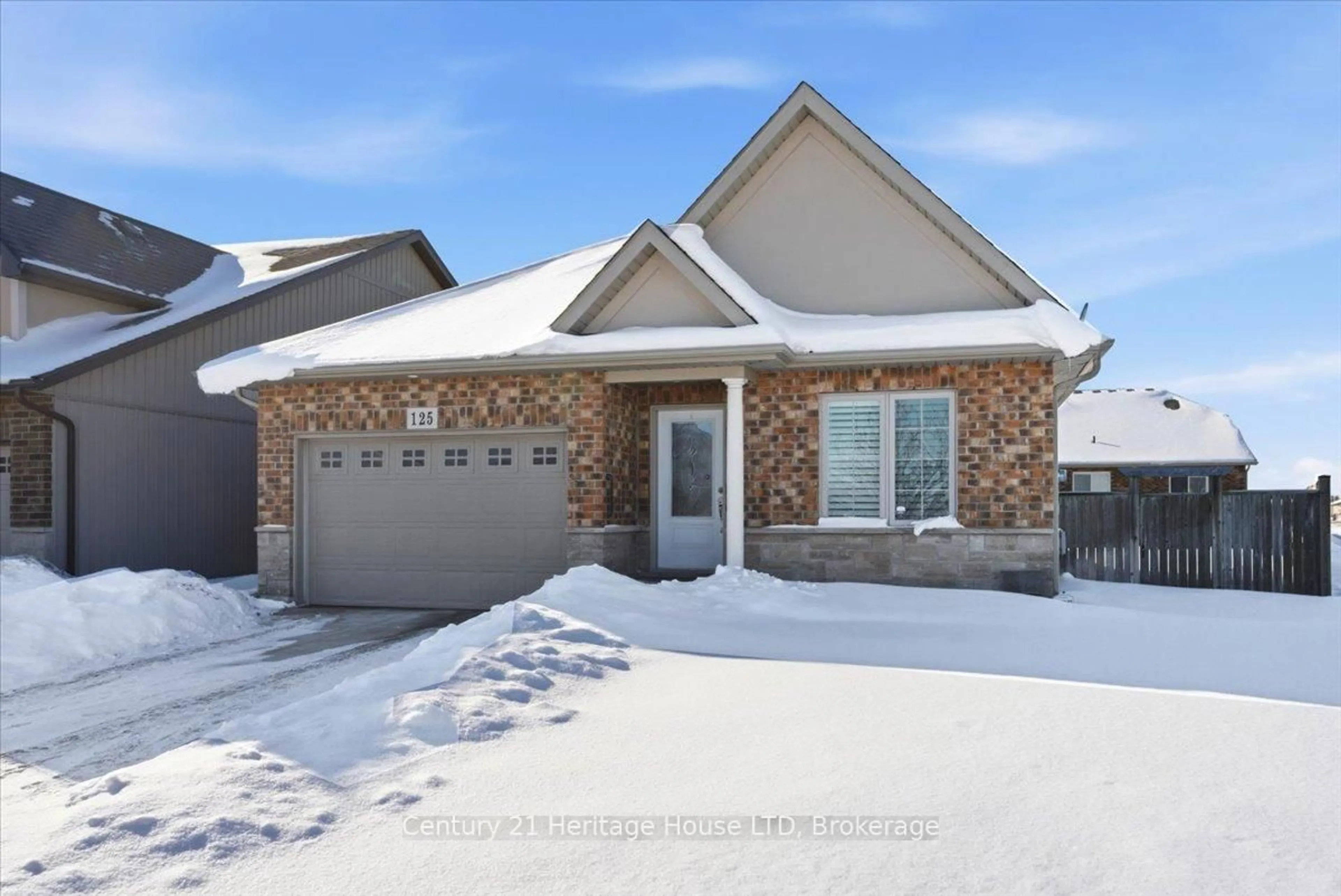 Home with brick exterior material, street for 125 Clare Ave, Welland Ontario L3C 0B7