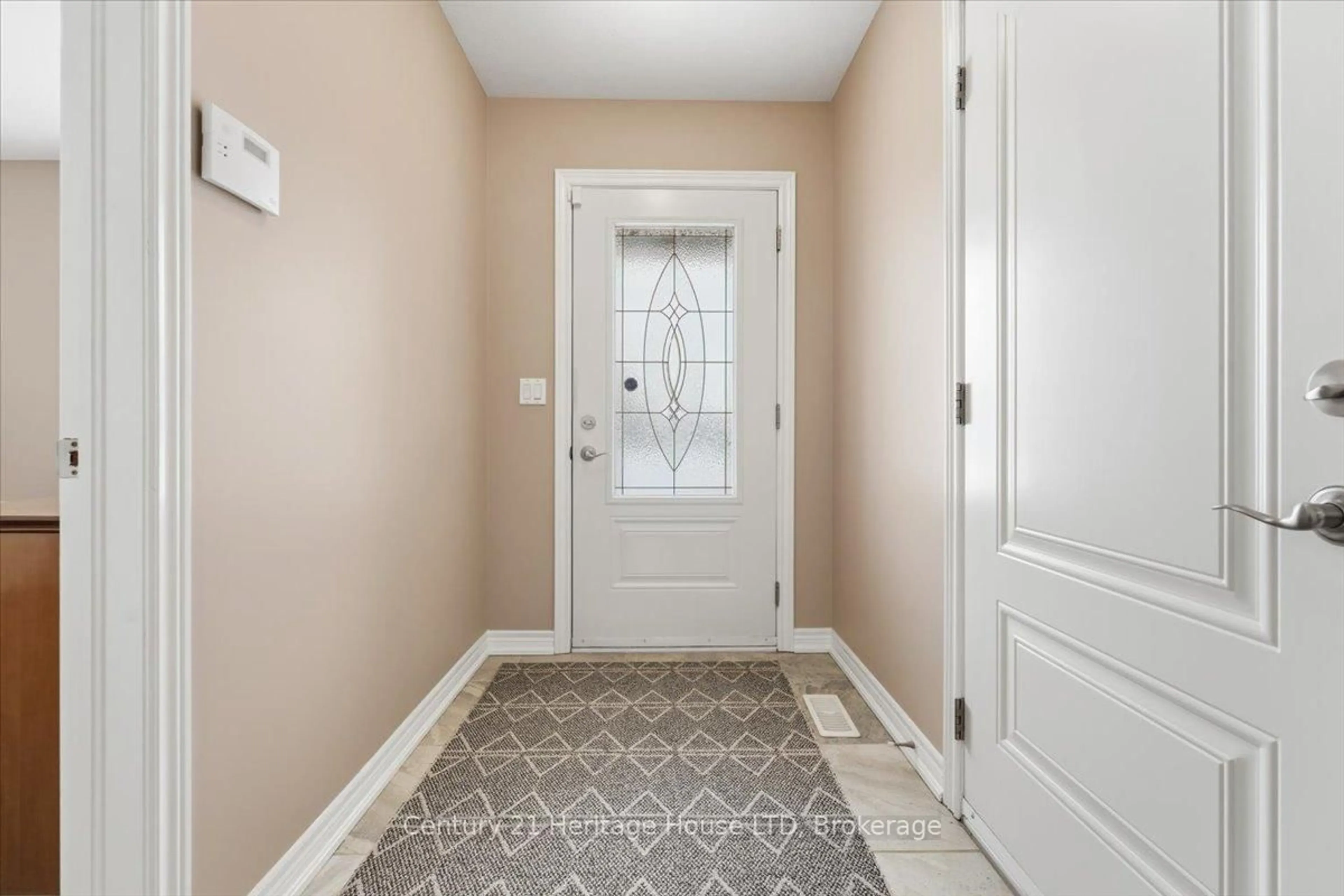 Indoor entryway for 125 Clare Ave, Welland Ontario L3C 0B7