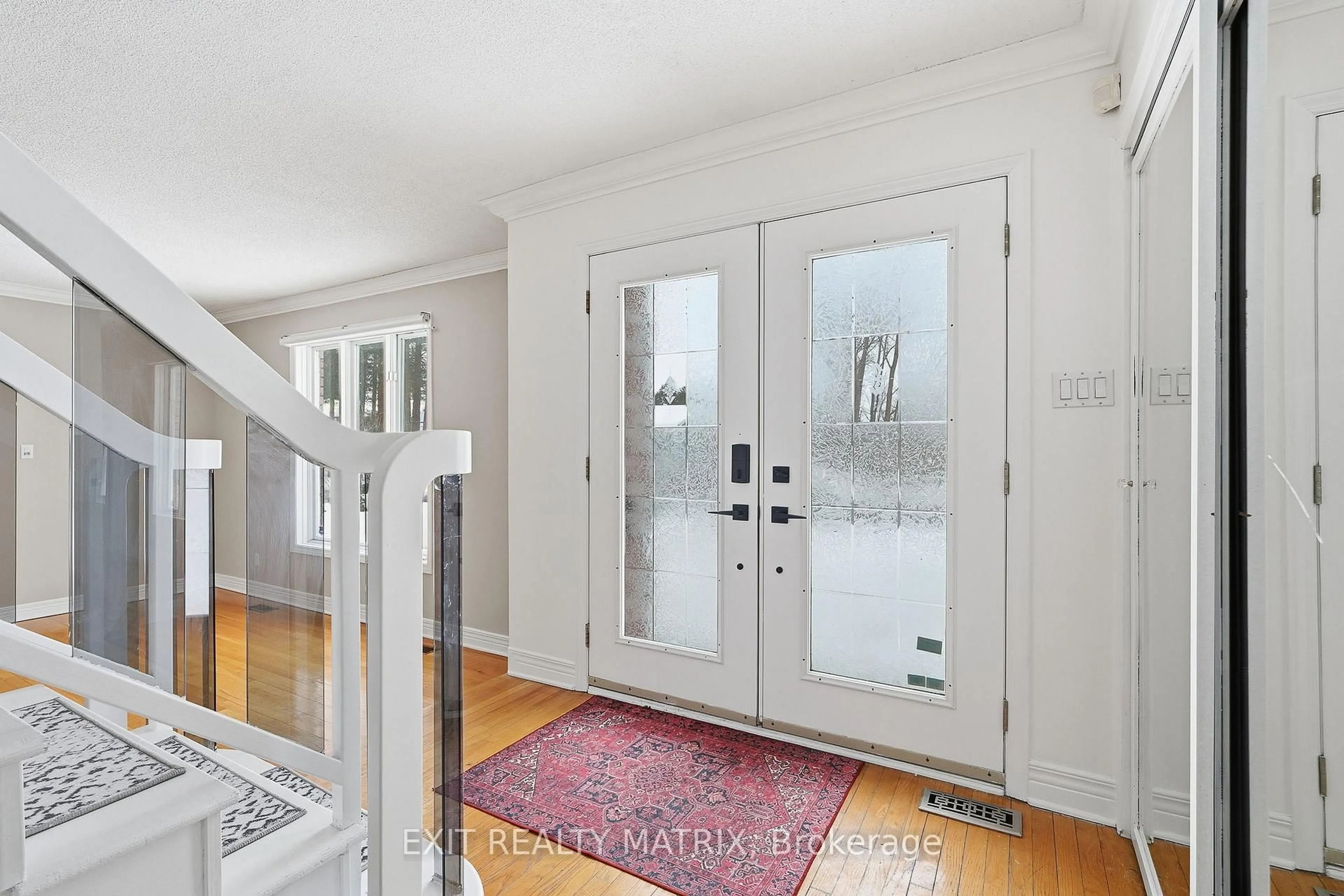 Indoor entryway for 203 Montee Outaouais Rd, Clarence-Rockland Ontario K4K 1G2