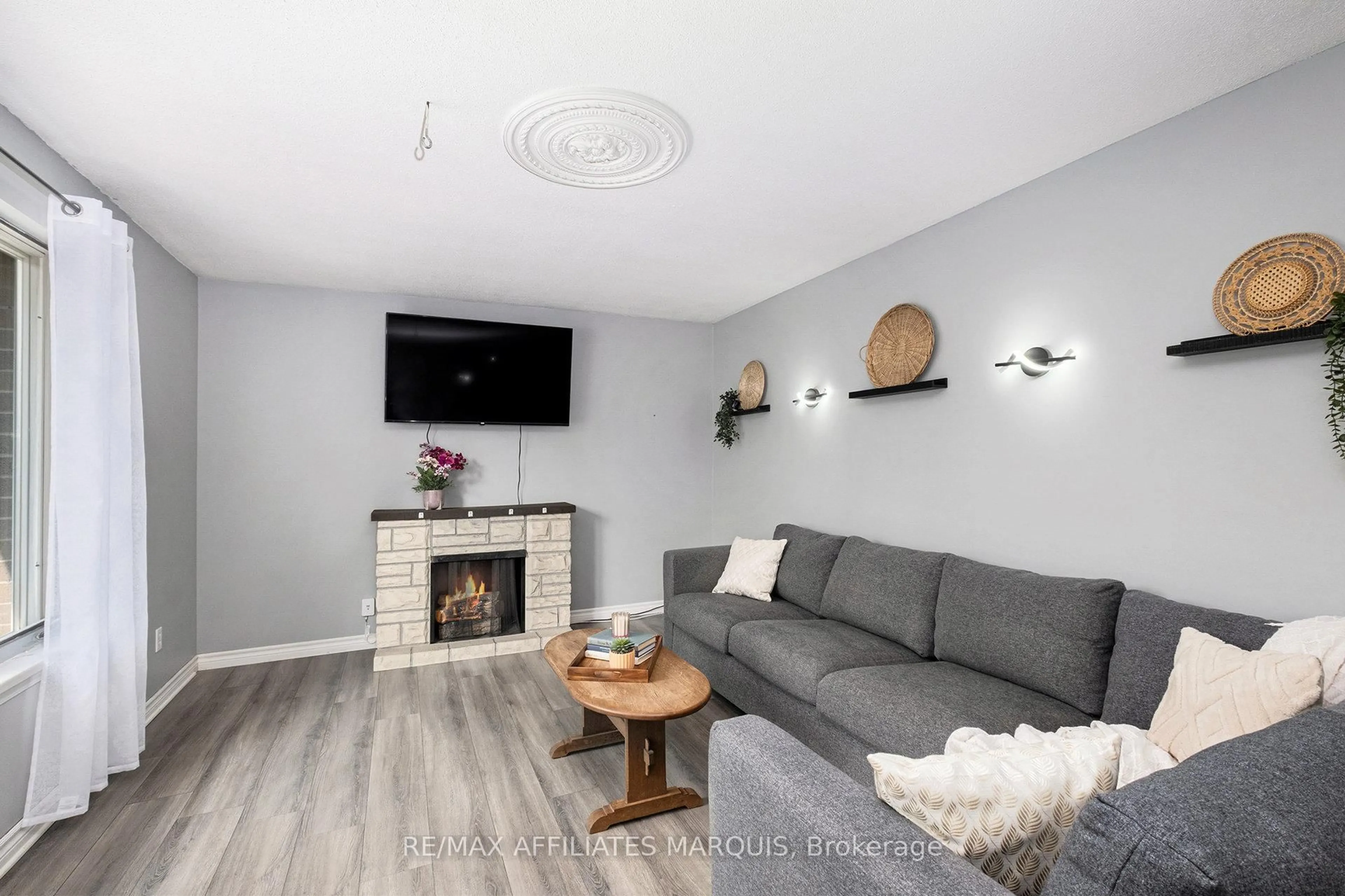 Living room with furniture, unknown for 47 Gladstone Ave, Smiths Falls Ontario K7A 1R8