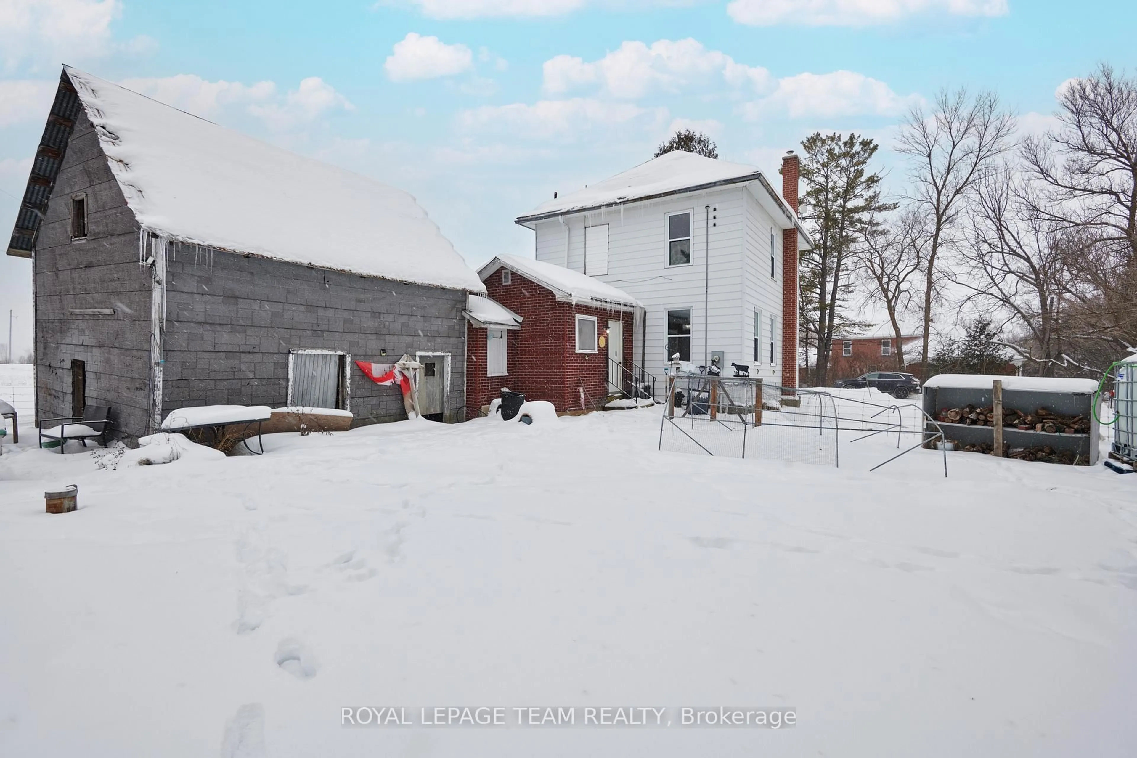 A pic from outside/outdoor area/front of a property/back of a property/a pic from drone, building for 300 Culhane Rd, Renfrew Ontario K7V 3Z5