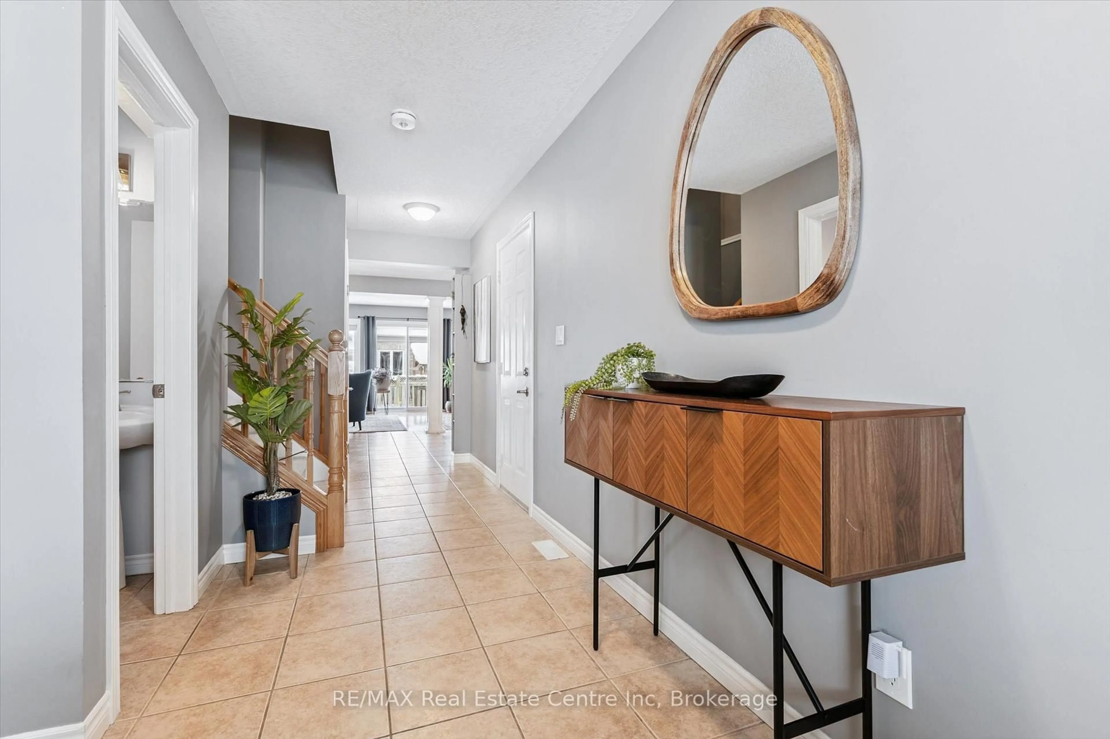 Indoor entryway for 18 Truesdale Cres, Guelph Ontario N1G 5H4