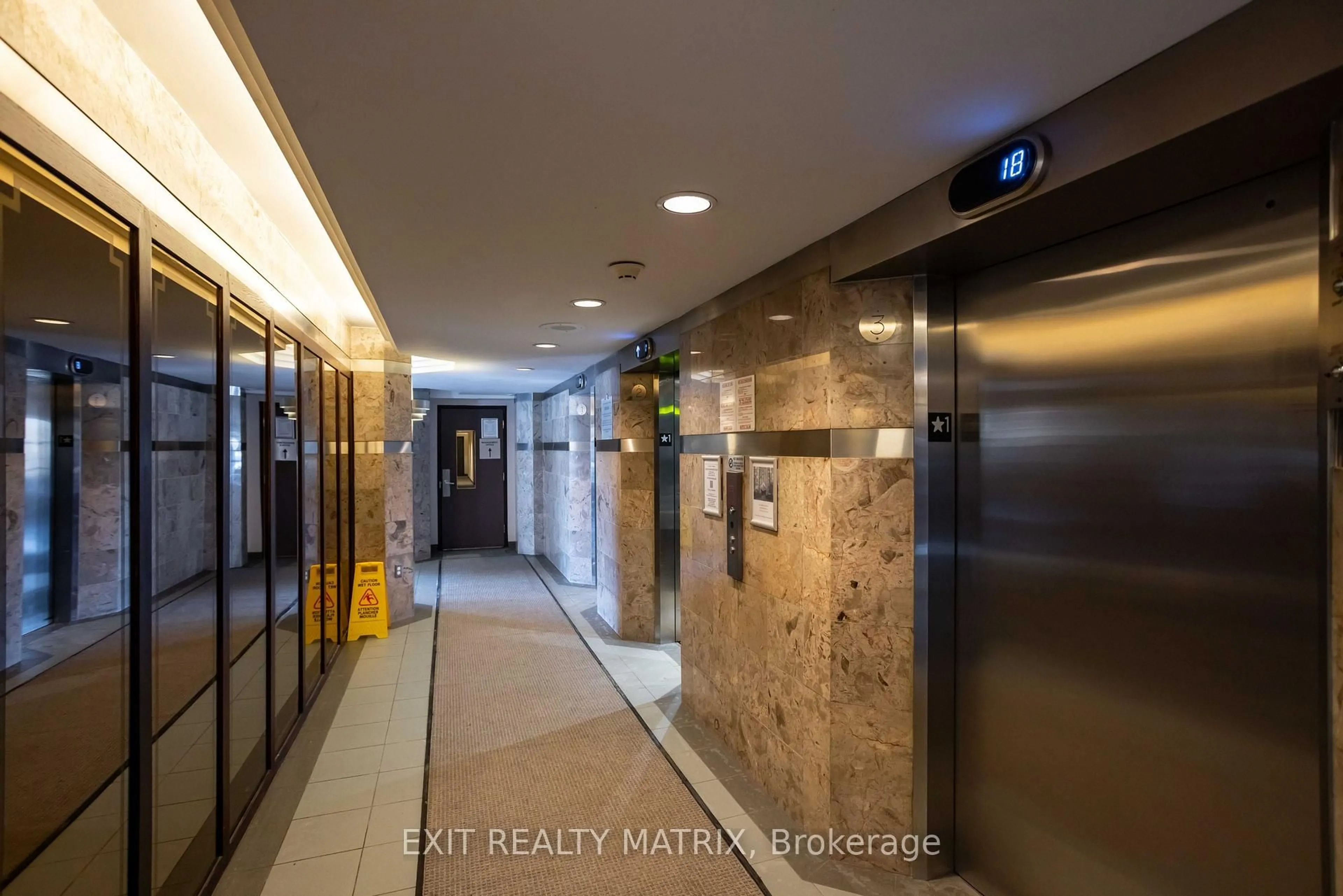 Indoor foyer for 2759 Carousel Cres #1007, Ottawa Ontario K1T 2N5