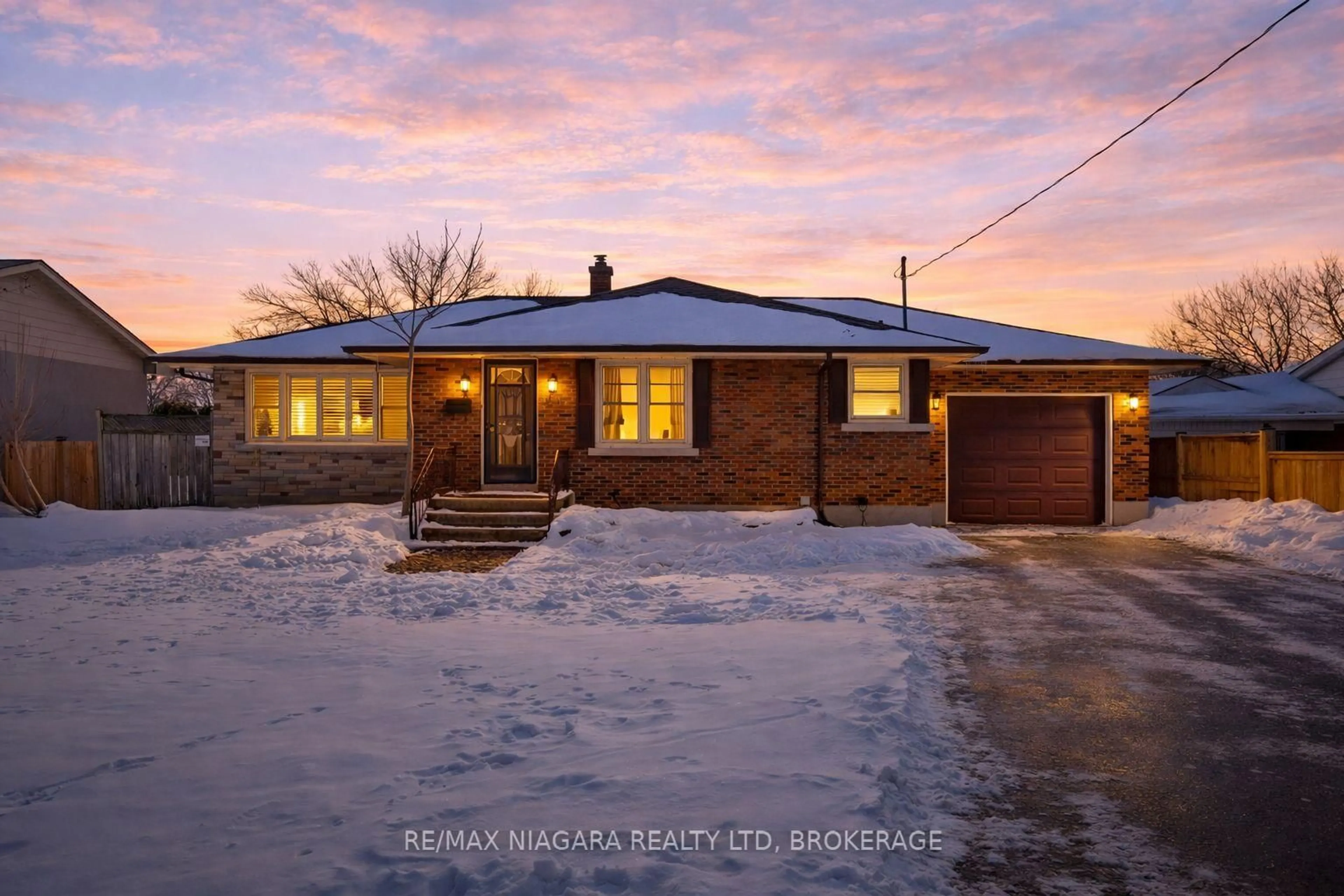 Home with brick exterior material, street for 44 Albany Dr, St. Catharines Ontario L2N 3T5