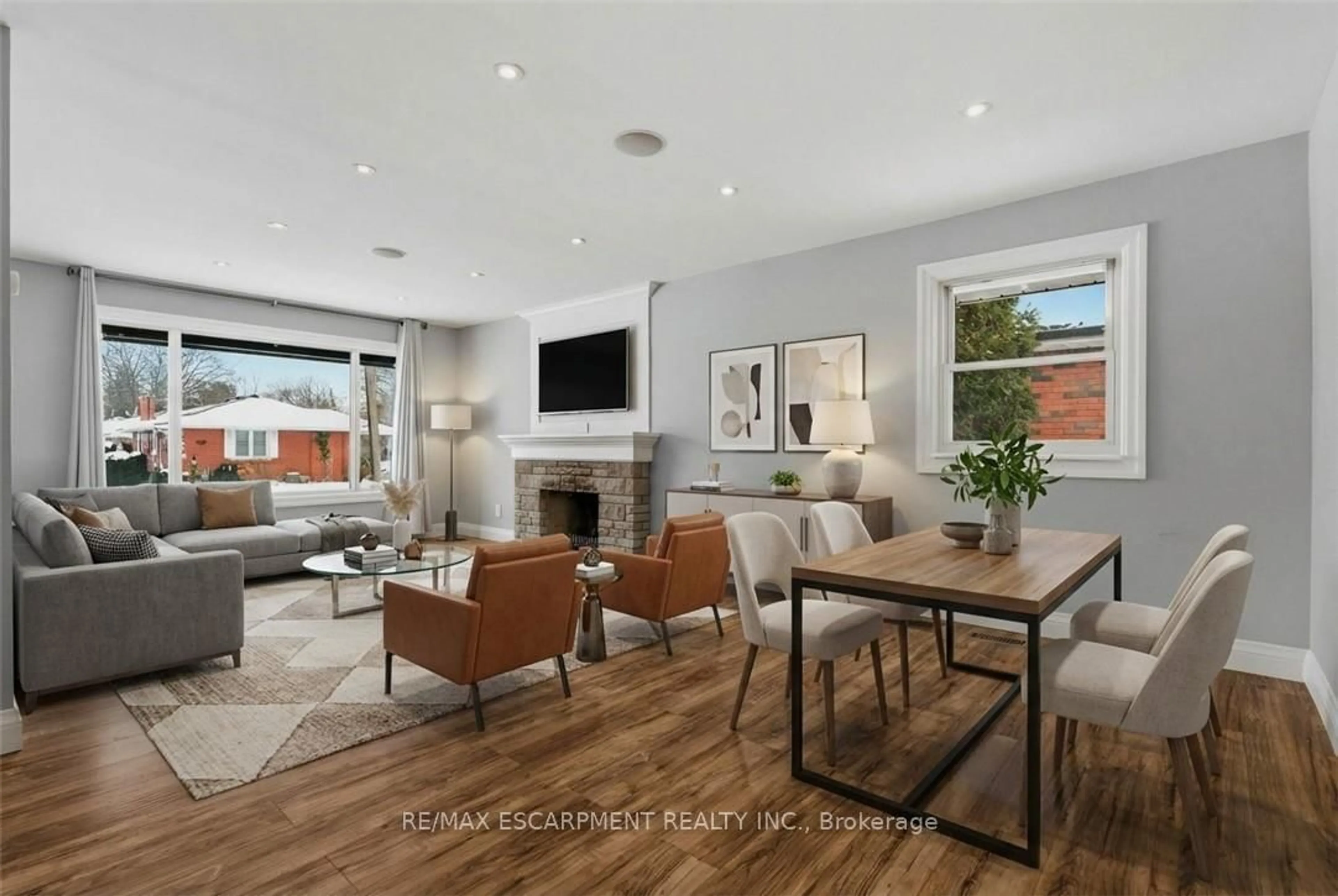 Living room with furniture, unknown for 20 Shirley St, Hamilton Ontario L9H 4S3