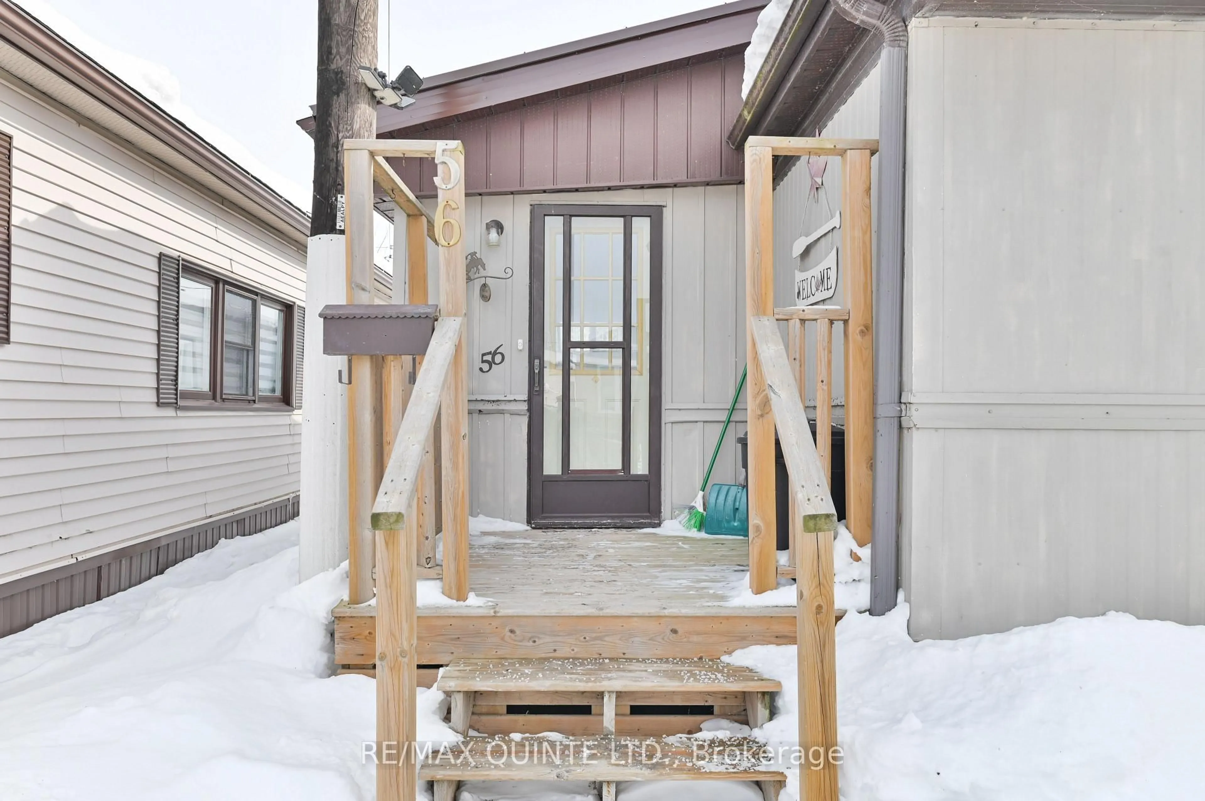 Indoor entryway for 311 Dundas St #56, Quinte West Ontario K8V 3E5