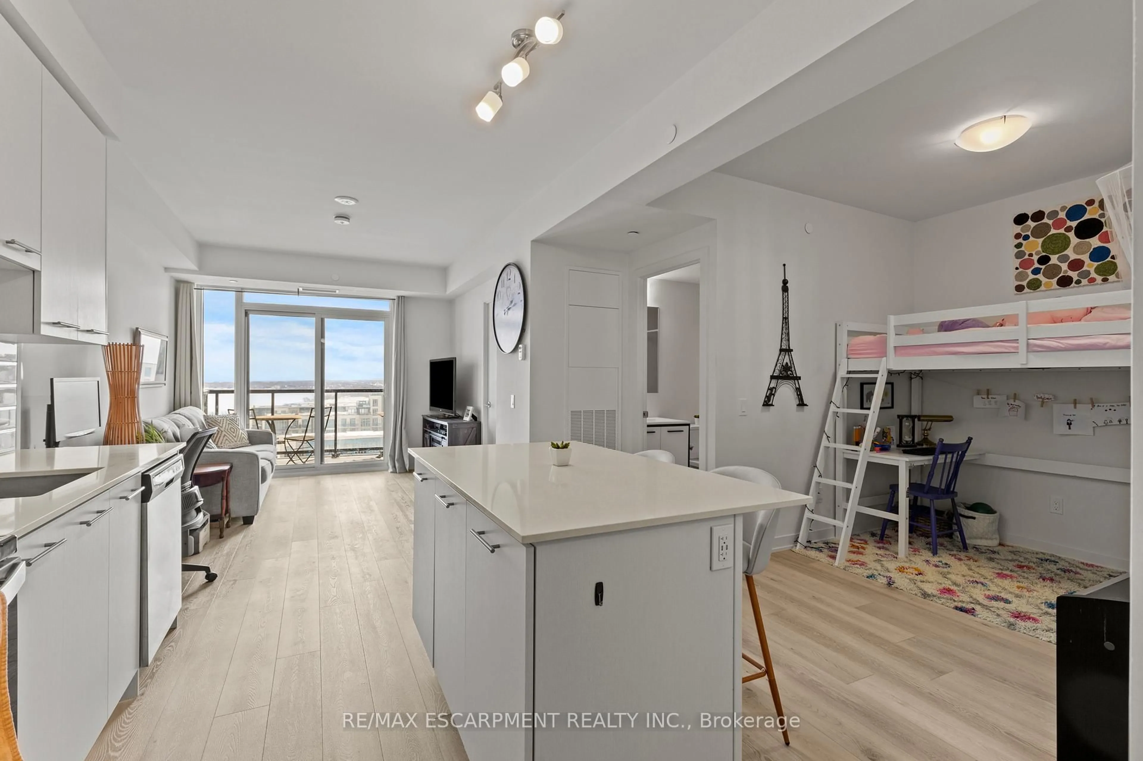 Open concept kitchen, unknown for 385 Winston Rd #1110, Grimsby Ontario L3M 4E8