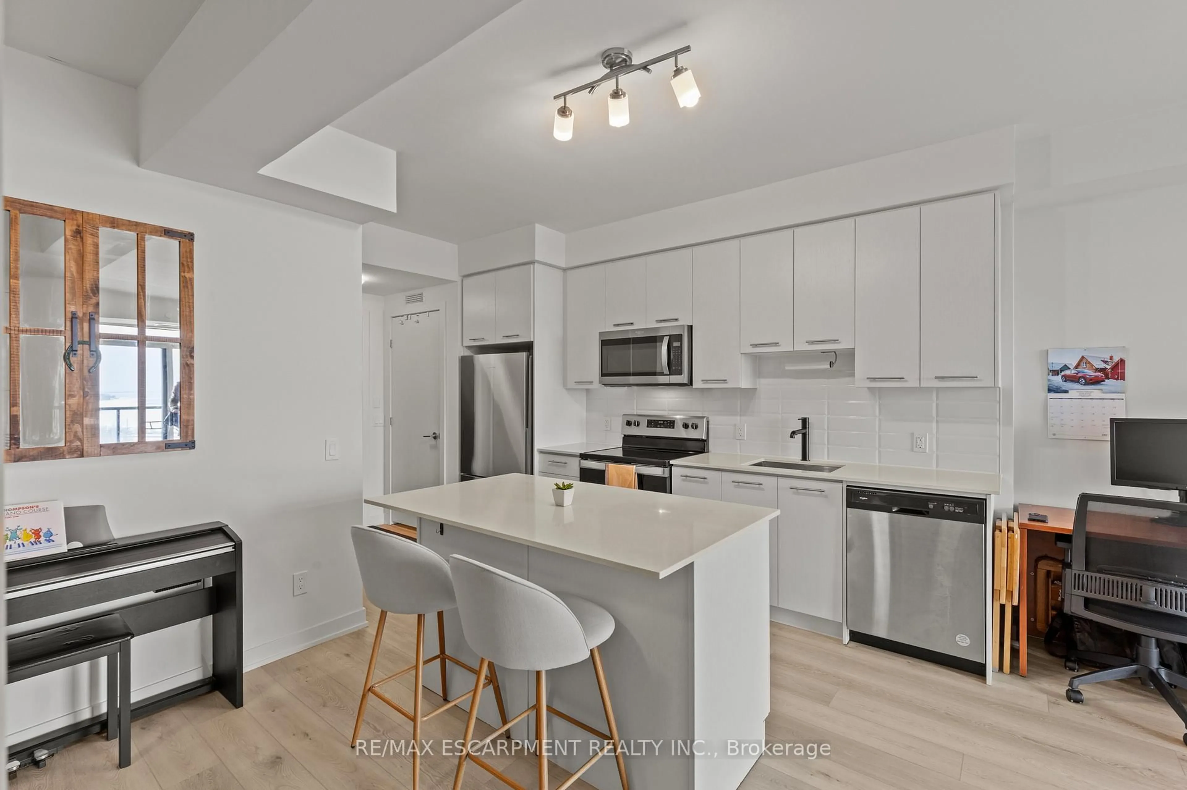 Open concept kitchen, unknown for 385 Winston Rd #1110, Grimsby Ontario L3M 4E8