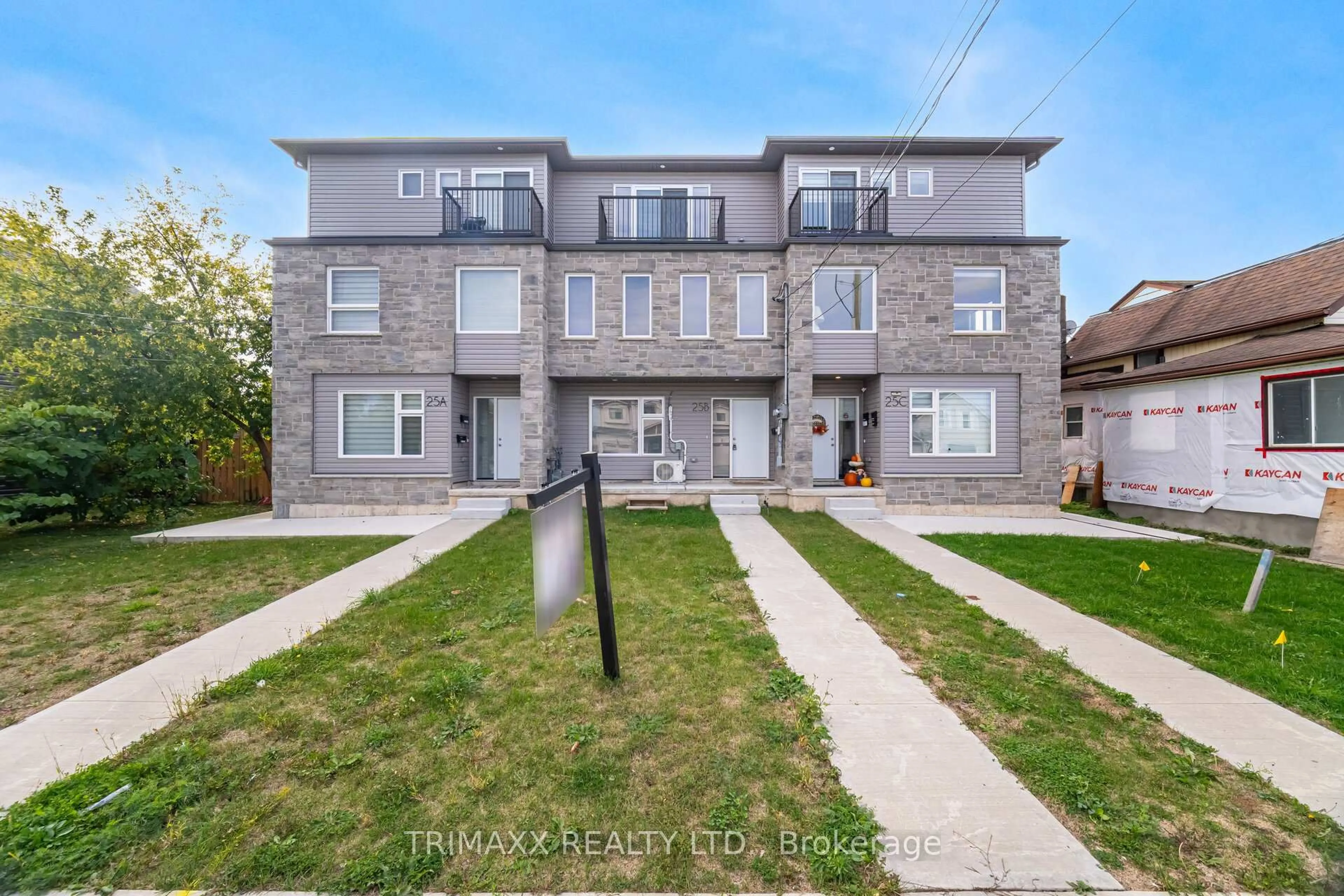 A pic from outside/outdoor area/front of a property/back of a property/a pic from drone, street for 25B Oakdale Ave, St. Catharines Ontario L2P 2B8