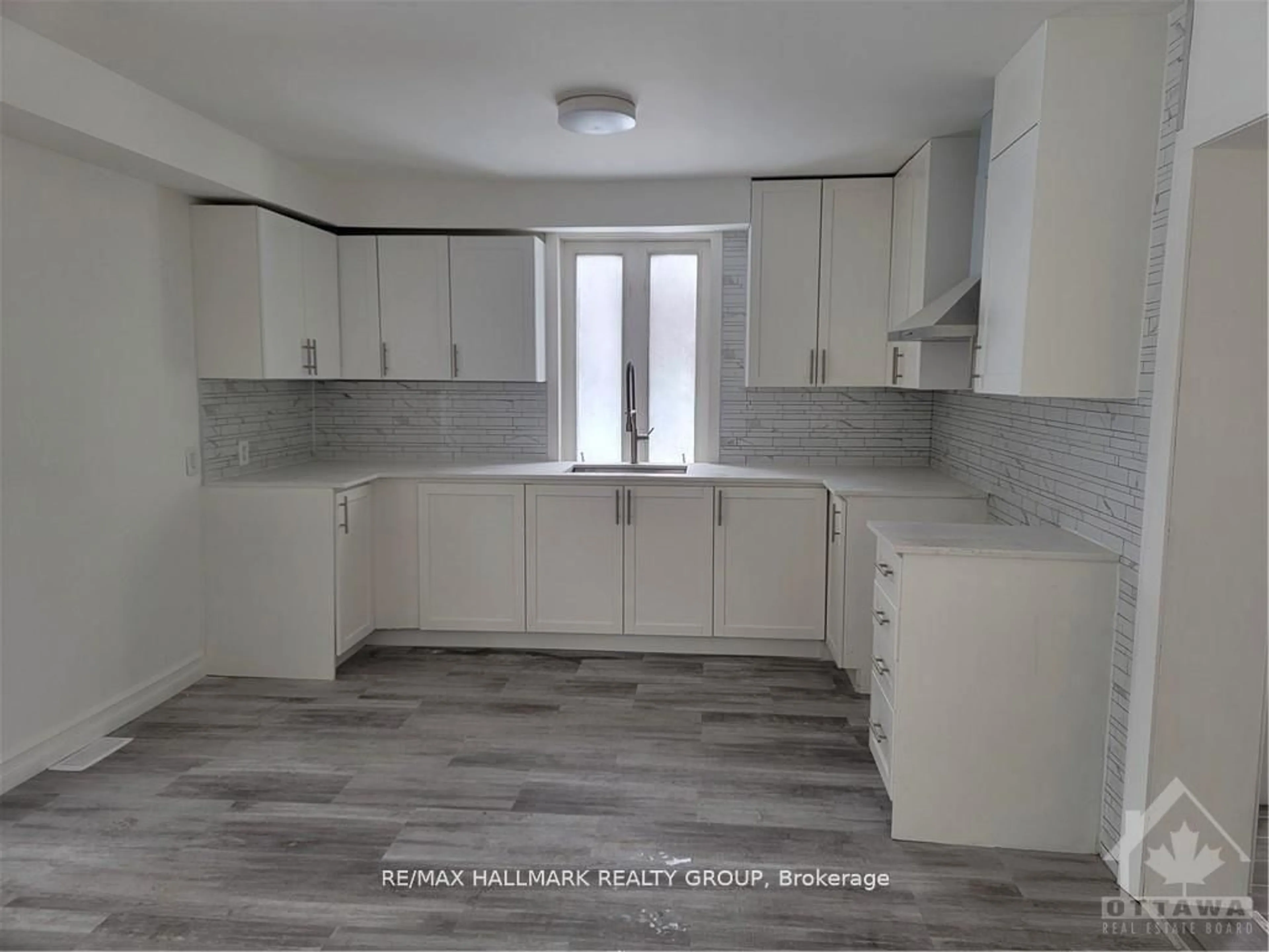 Standard kitchen, unknown for 6434 BANK St, Ottawa Ontario K4P 1J5