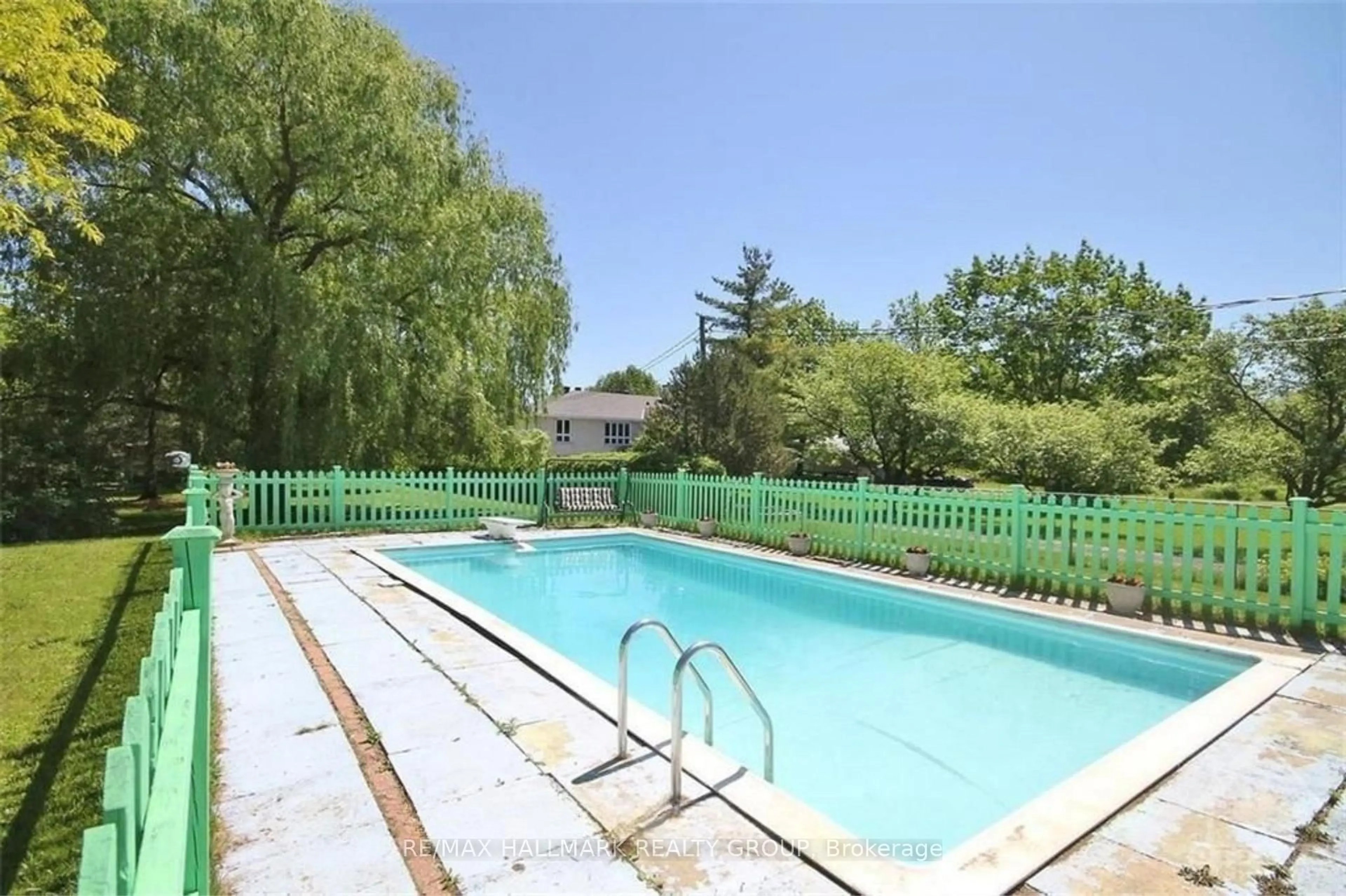 Pool for 6203 BANK St, Greely Ontario K4P 1B4