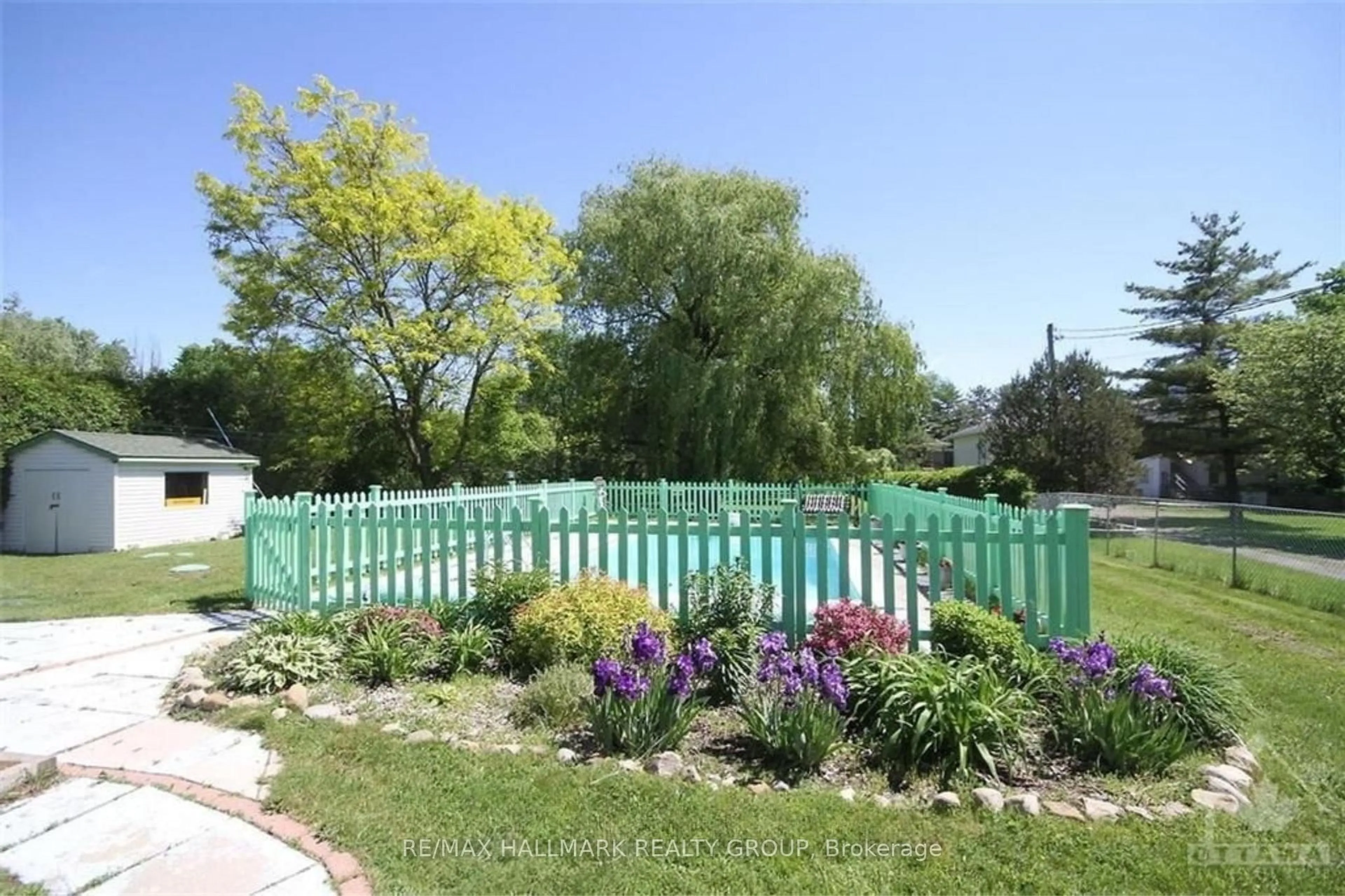 Patio, unknown for 6203 BANK St, Greely Ontario K4P 1B4