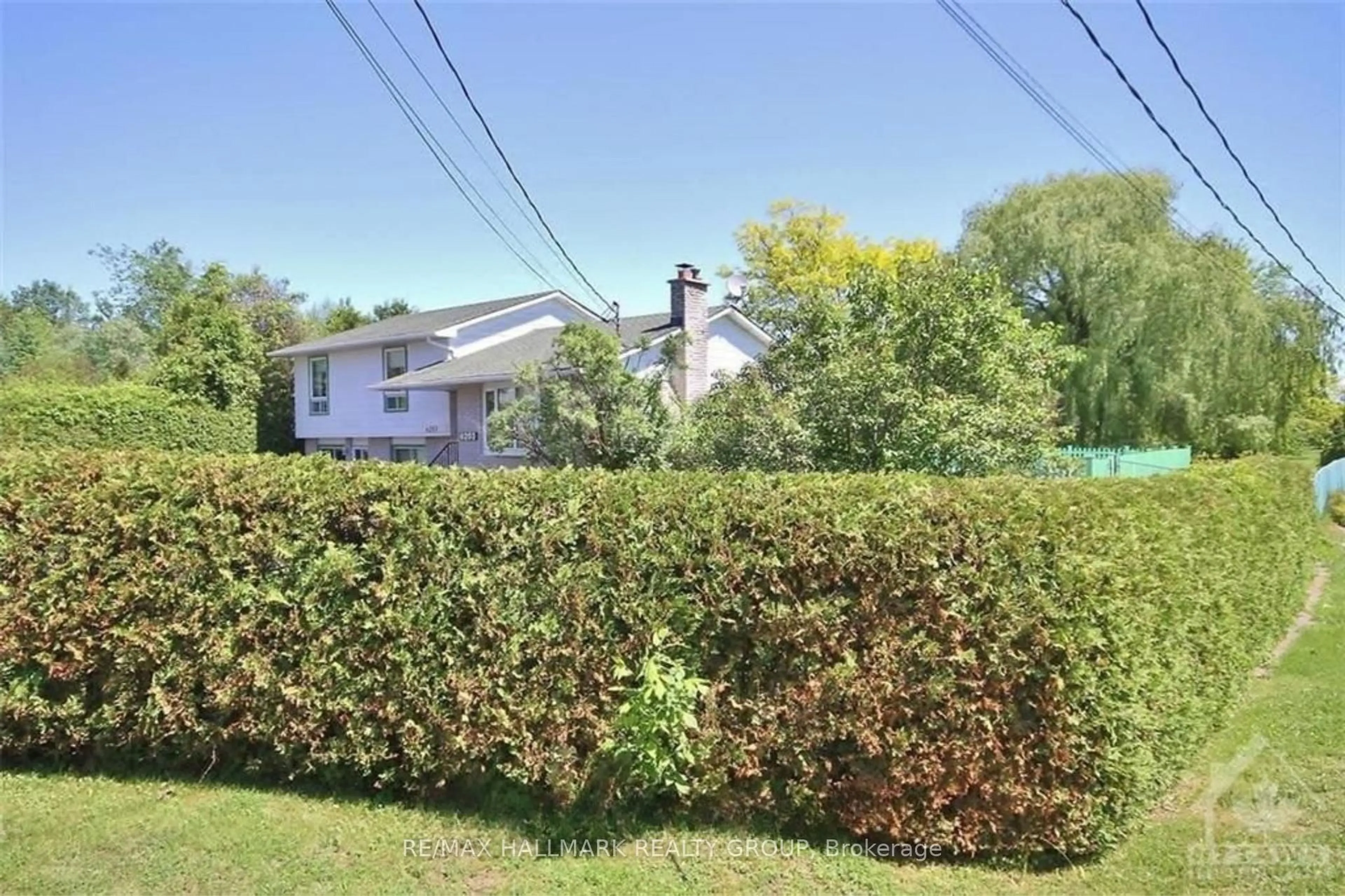 A pic from outside/outdoor area/front of a property/back of a property/a pic from drone, street for 6203 BANK St, Greely Ontario K4P 1B4