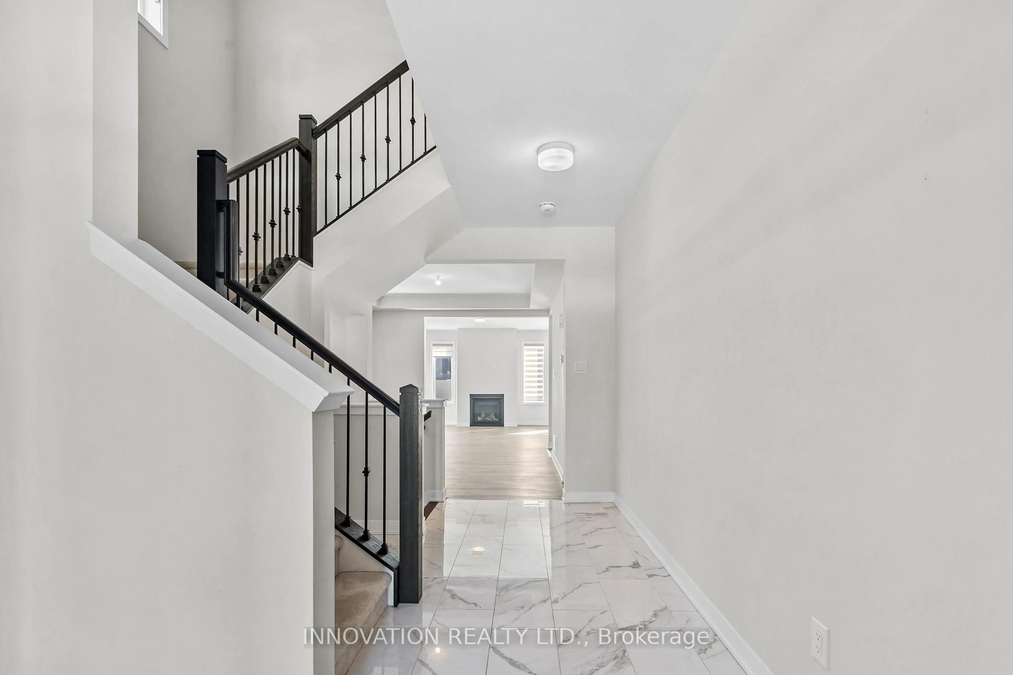 Indoor foyer for 322 Crossway Terr, Stittsville Ontario K2S 2Z3