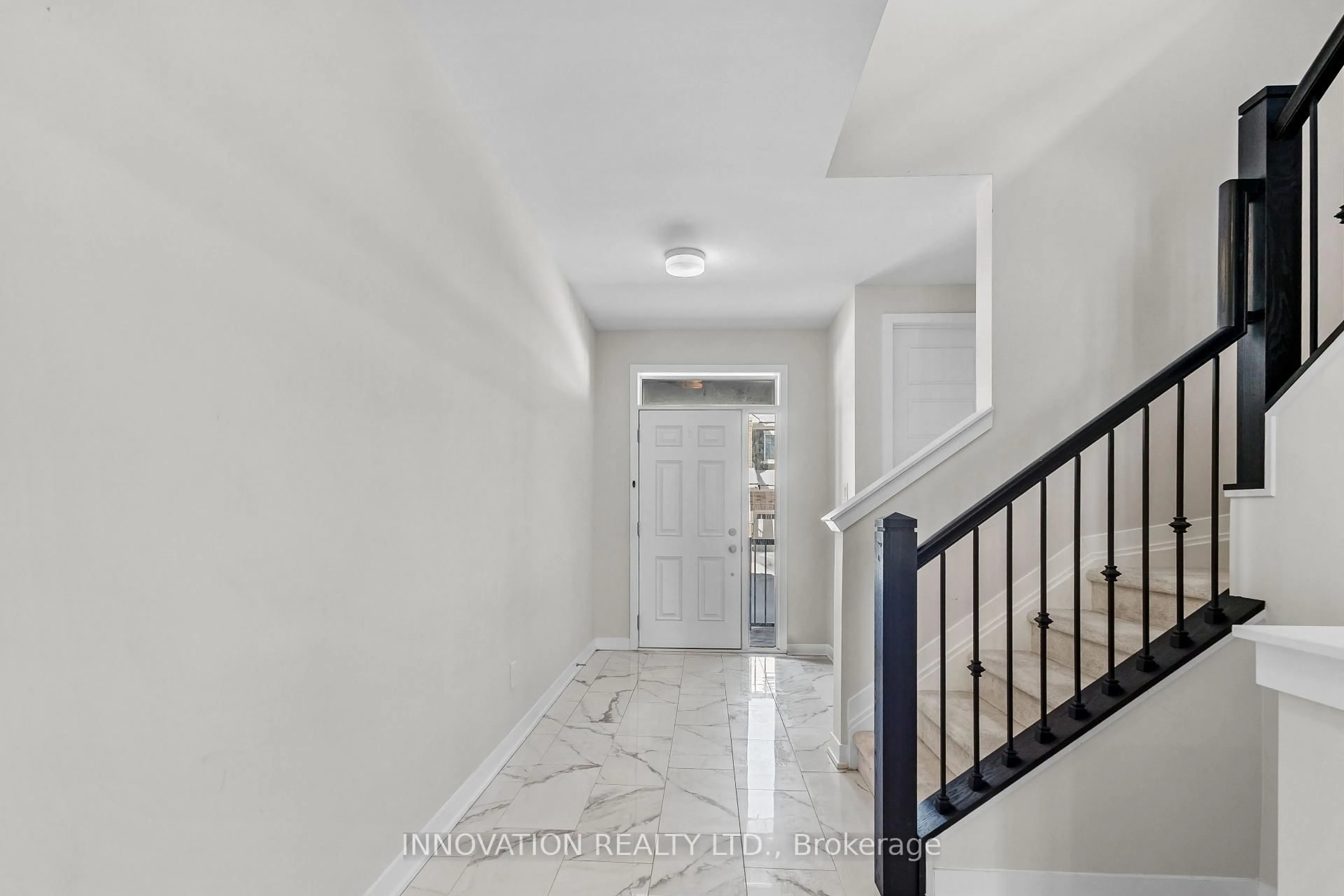 Indoor entryway for 322 Crossway Terr, Stittsville Ontario K2S 2Z3