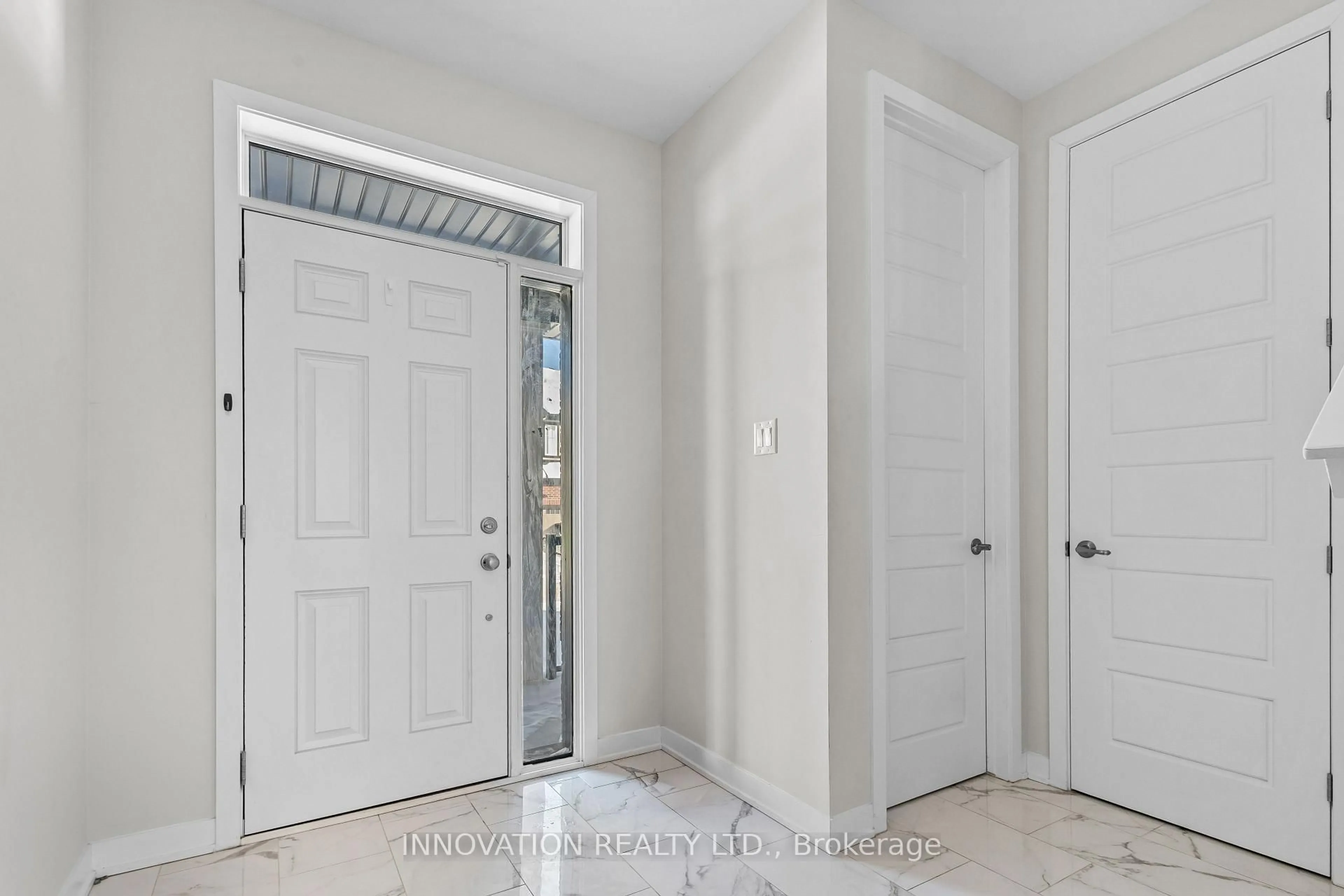 Indoor entryway for 322 Crossway Terr, Stittsville Ontario K2S 2Z3