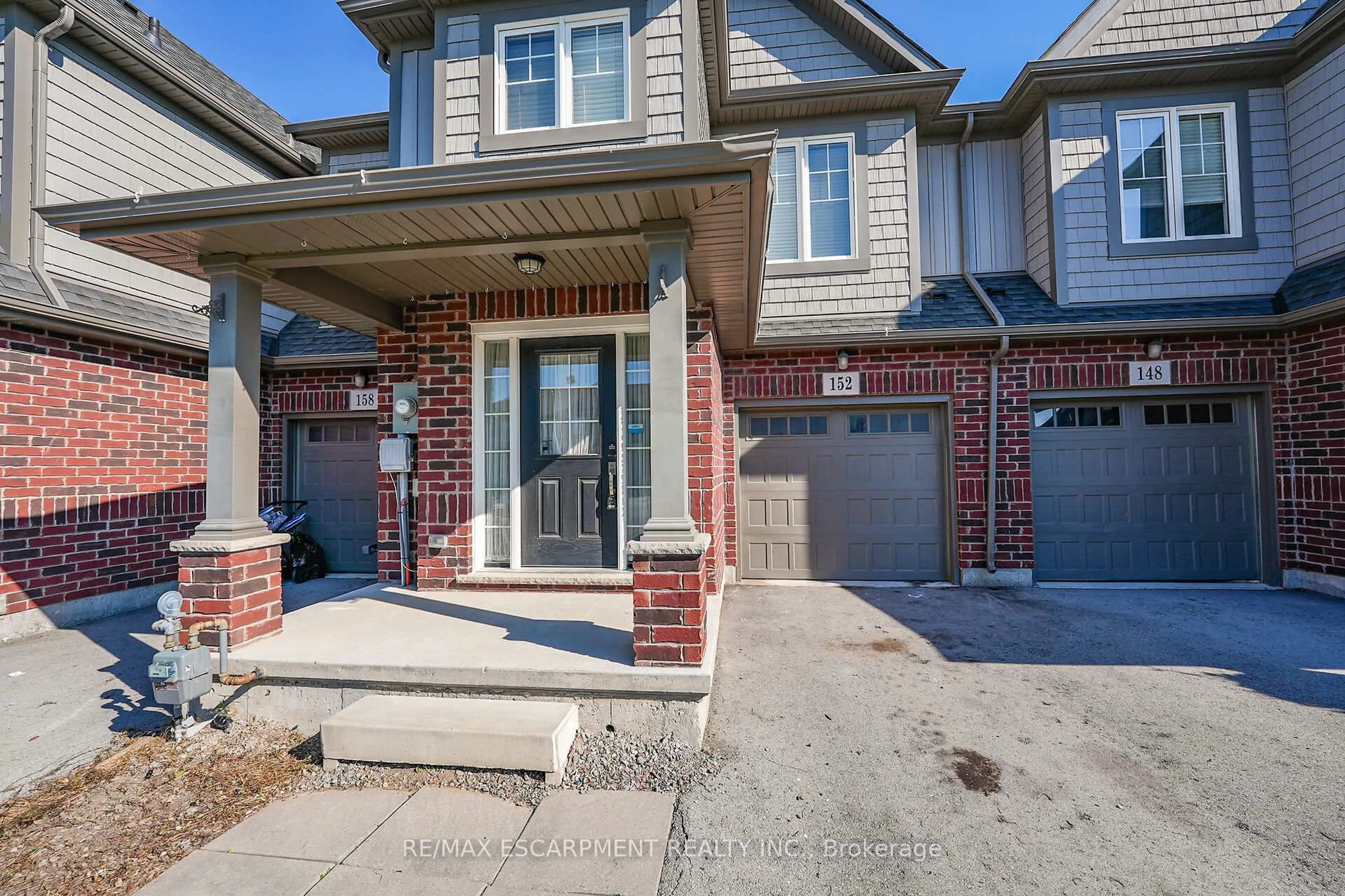 Home with brick exterior material, street for 152 Heron St, Welland Ontario L3C 0G8