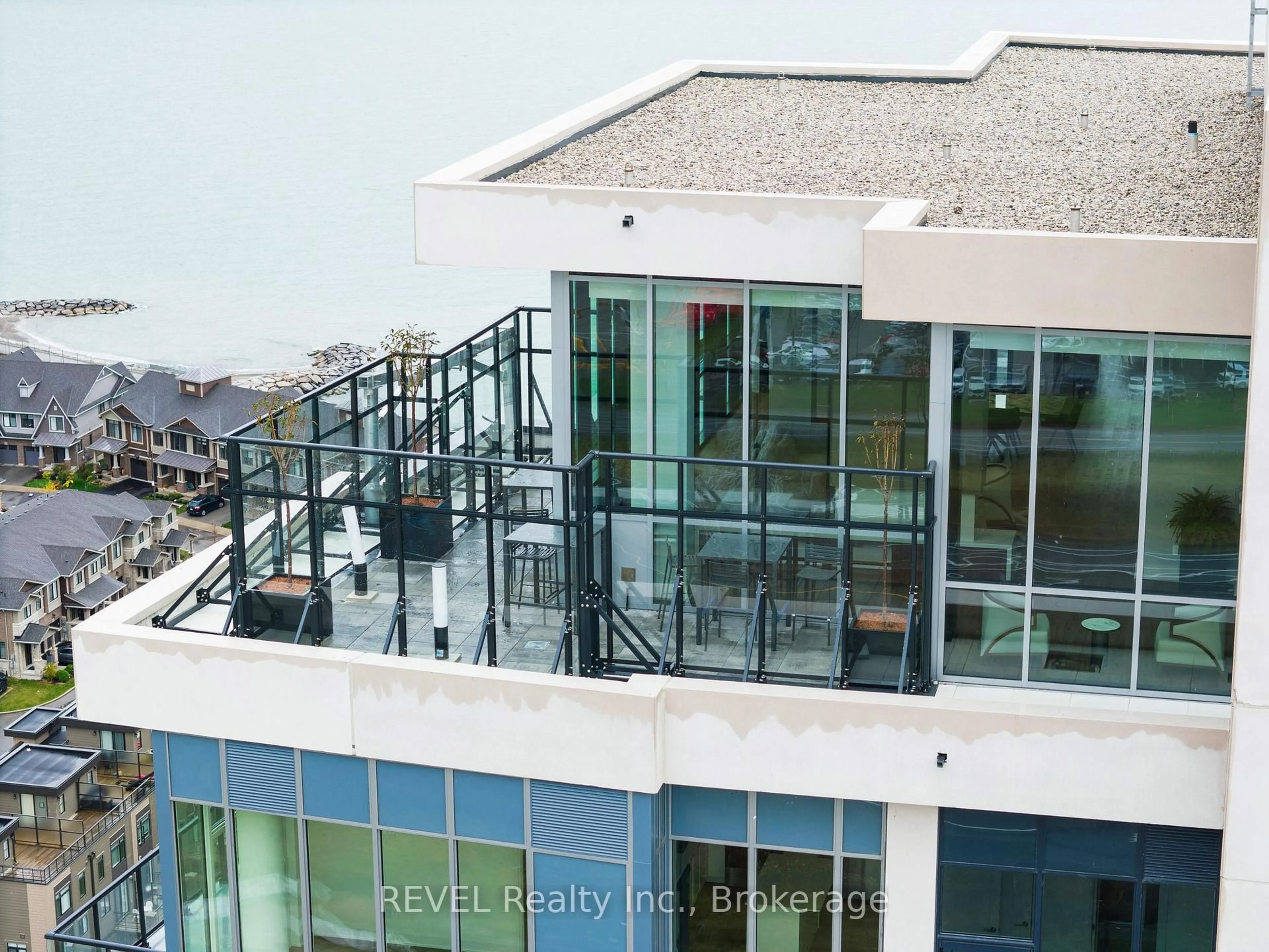 A pic from outside/outdoor area/front of a property/back of a property/a pic from drone, city buildings view from balcony for 385 Winston Rd #1907, Grimsby Ontario L3M 4E8