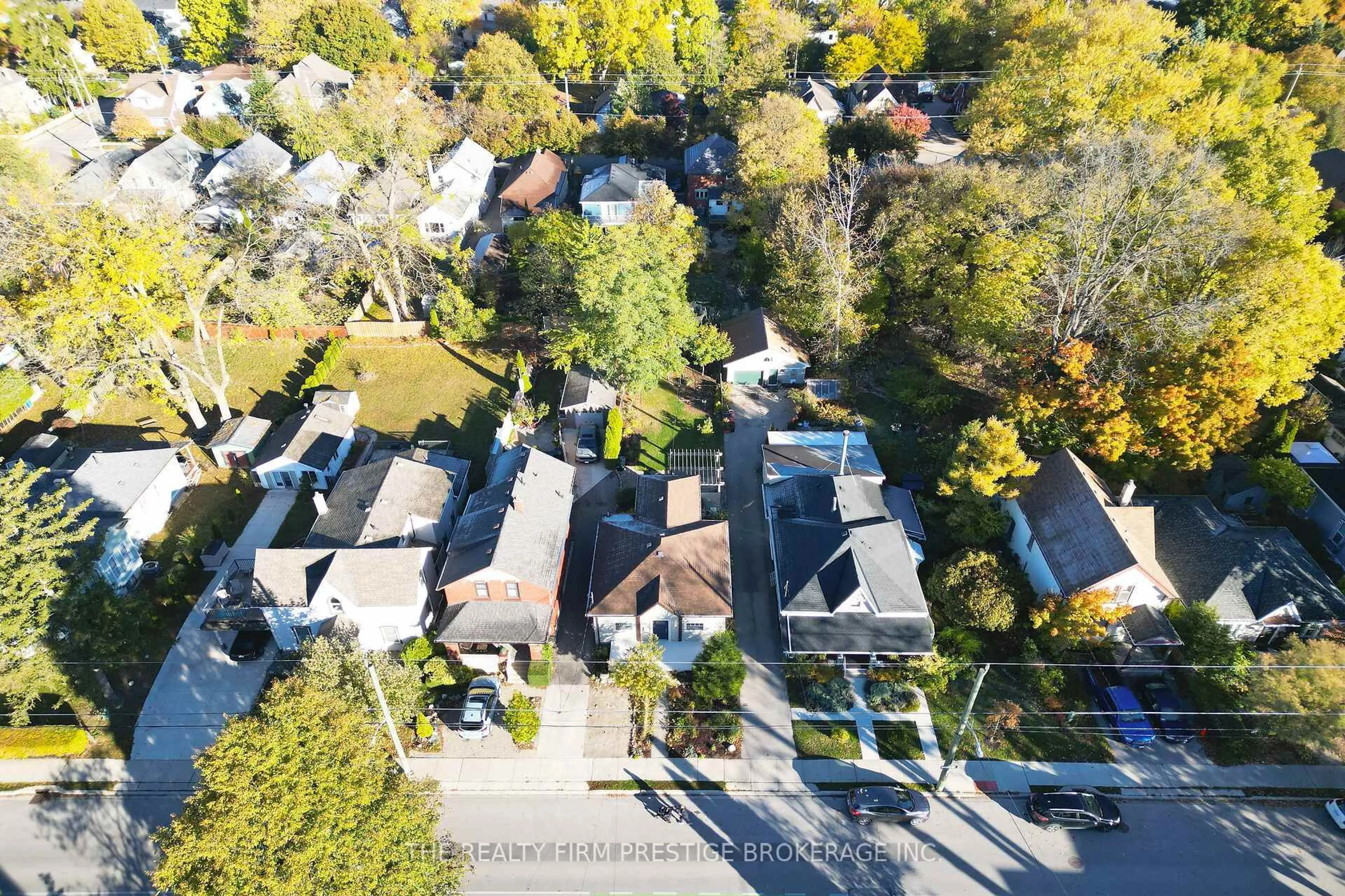 A pic from outside/outdoor area/front of a property/back of a property/a pic from drone, street for 60 Bruce St, London South Ontario N6C 1G6